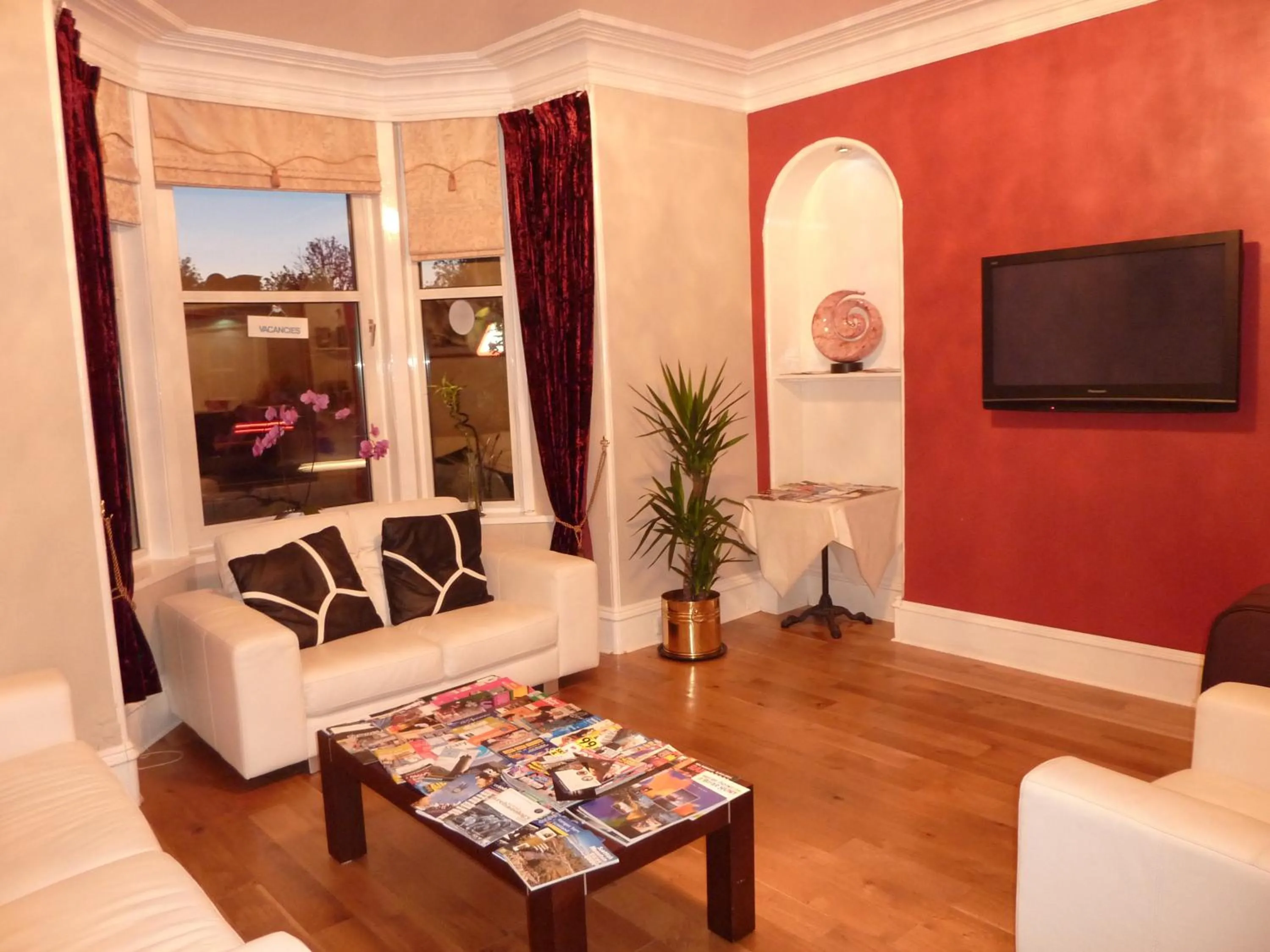 Twin Room with Shower - single occupancy in Alba Guest House