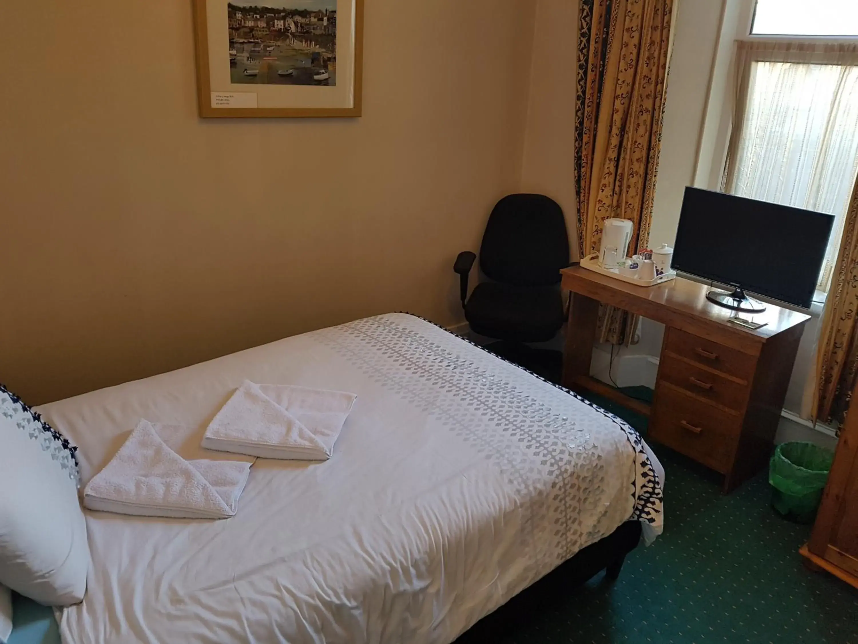 Single Room with Shared Shower and Toilet - single occupancy in Alba Guest House Single Room with Shared Shower and Toilet - single occupancy in Alba Guest House