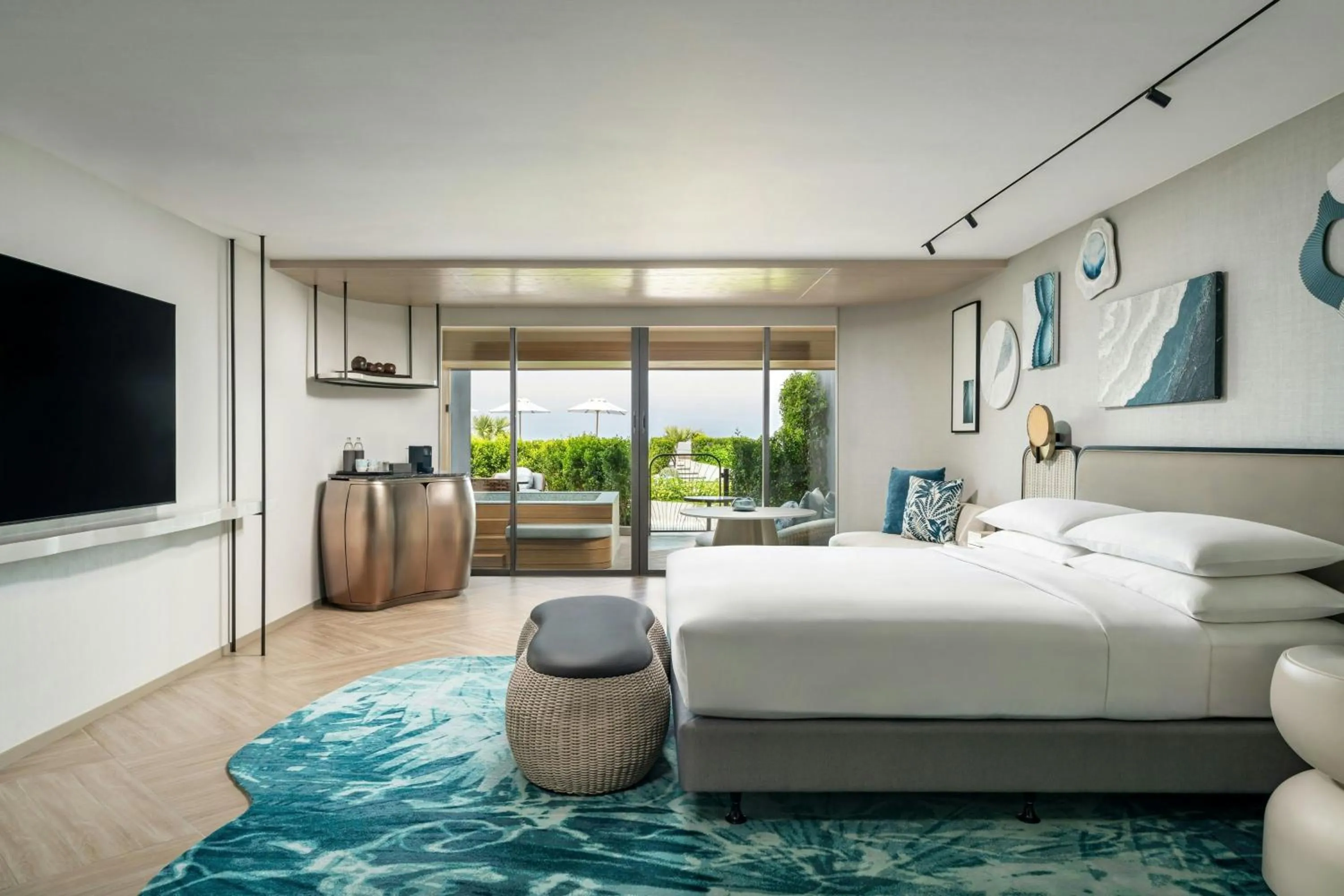 Photo of the whole room, Bed in Pattaya Marriott Resort and Spa