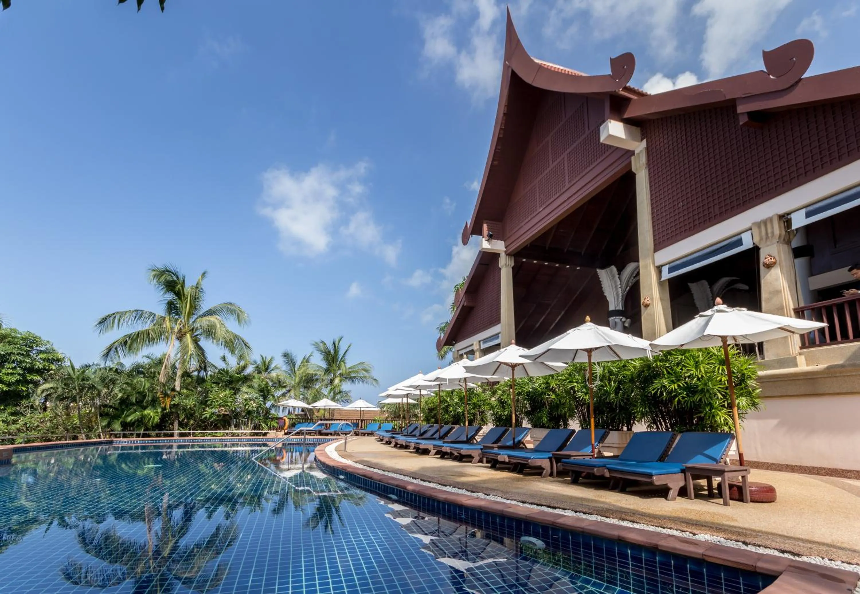 Swimming pool in Novotel Phuket Resort