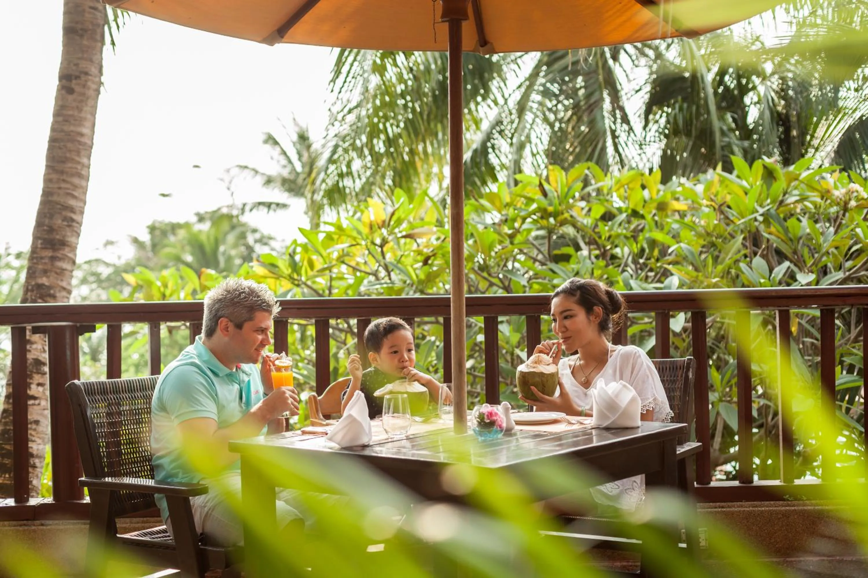 Restaurant/places to eat in Novotel Phuket Resort