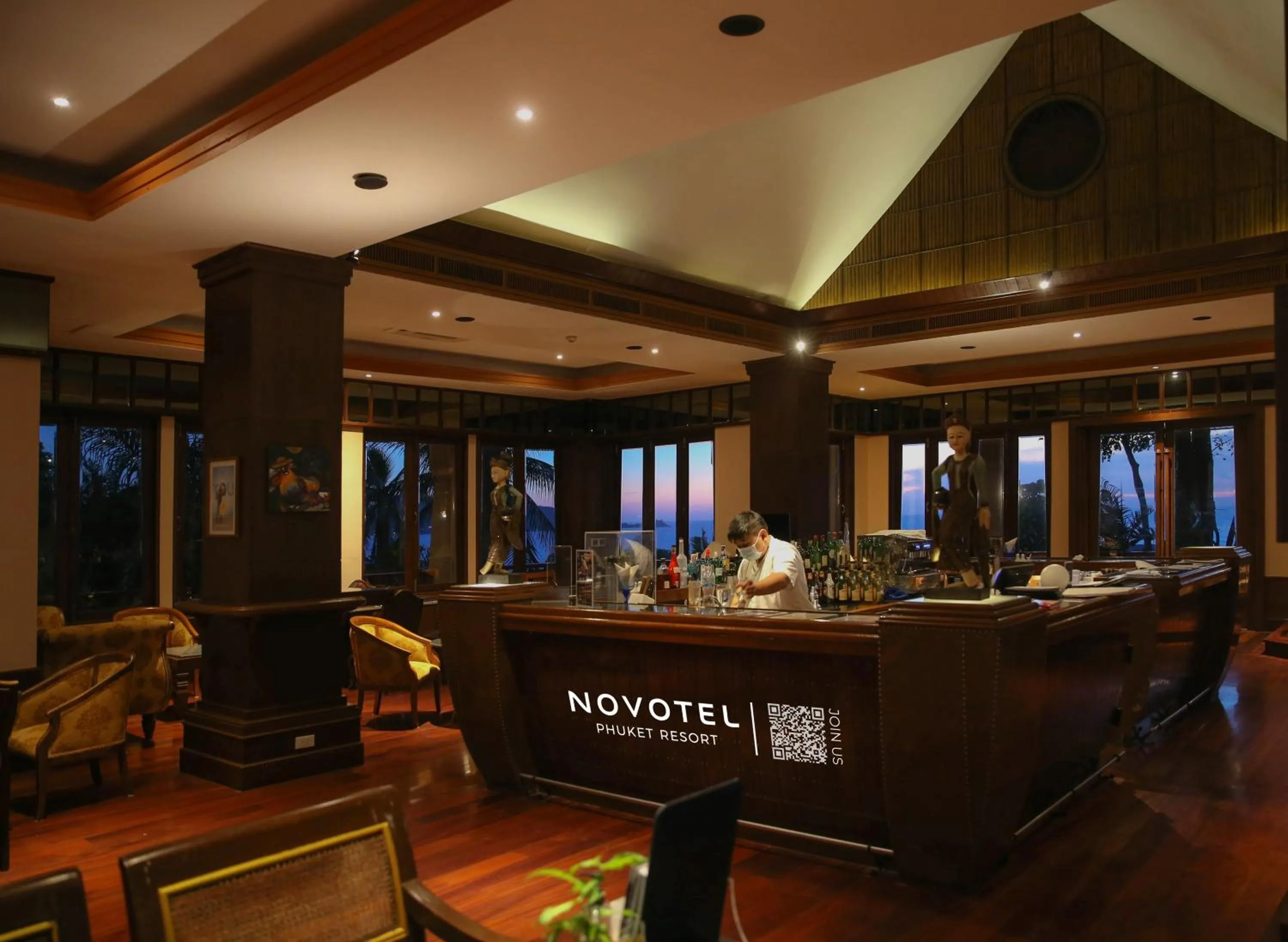 Lounge or bar in Novotel Phuket Resort
