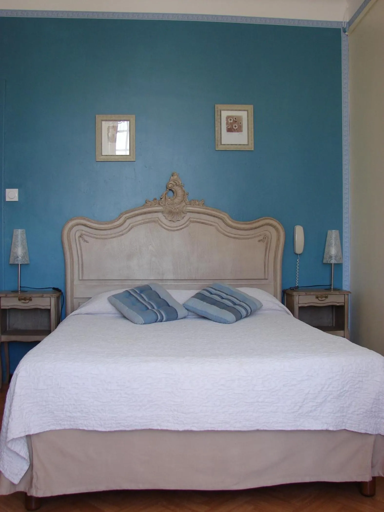 Bed in Hôtel Le Siècle