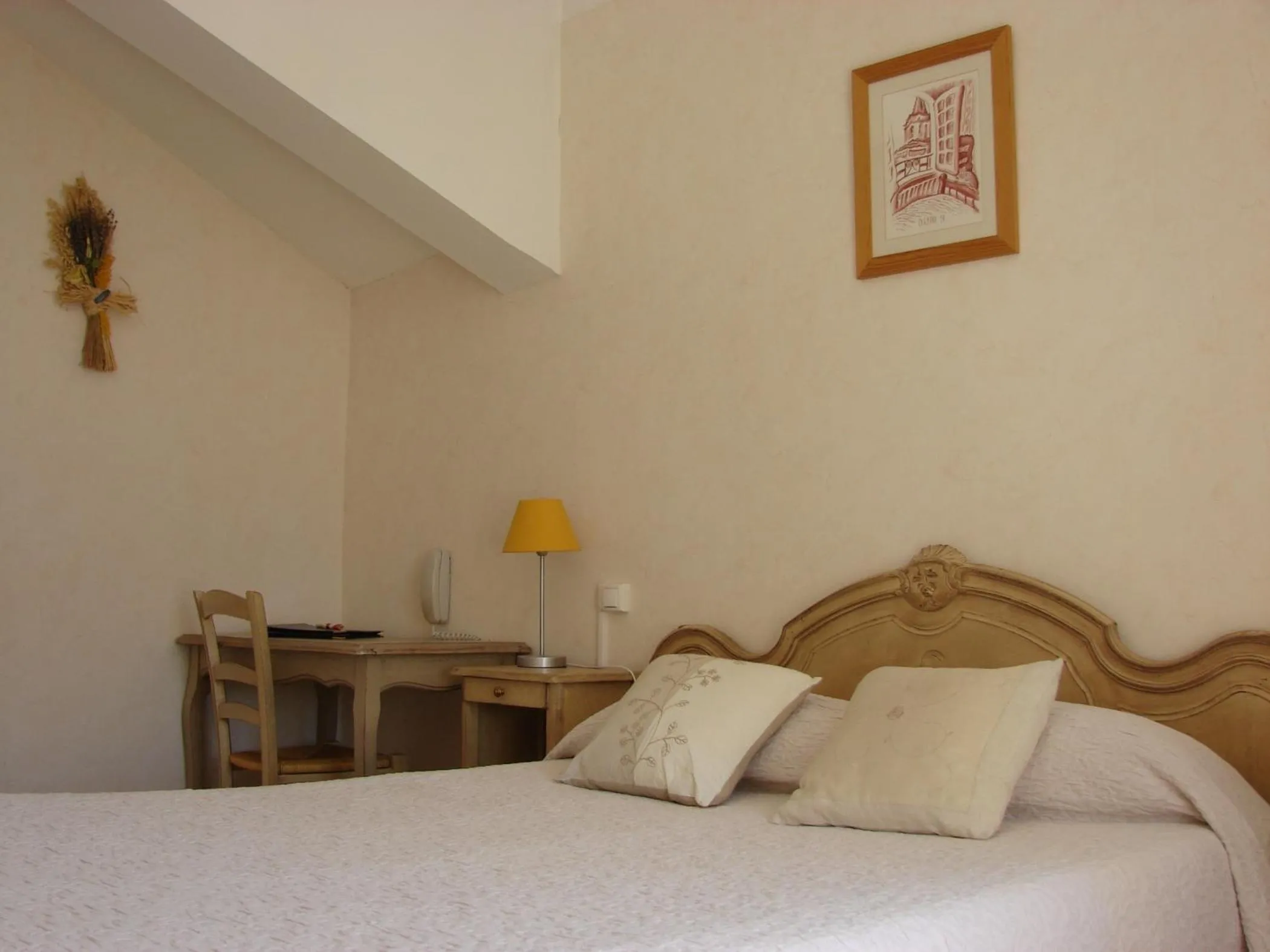Classic Triple Room in Hôtel Le Siècle