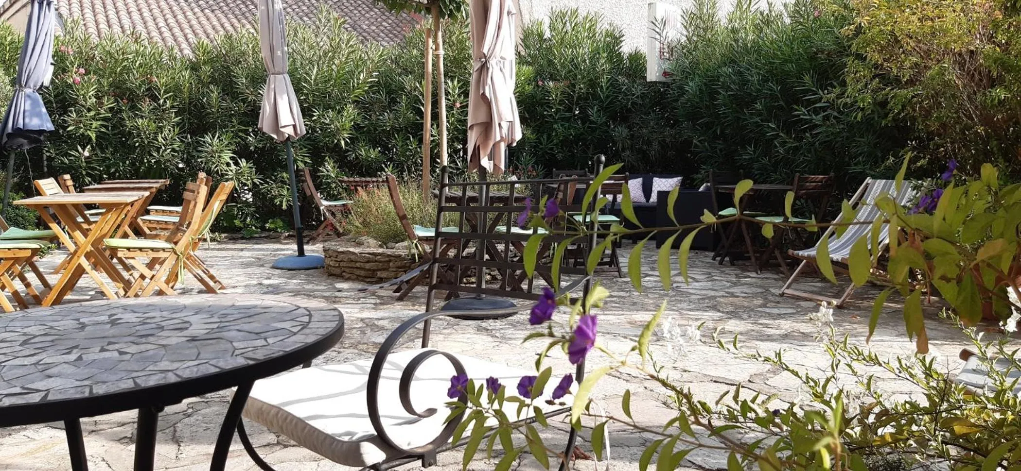 Patio in Hôtel Le Siècle