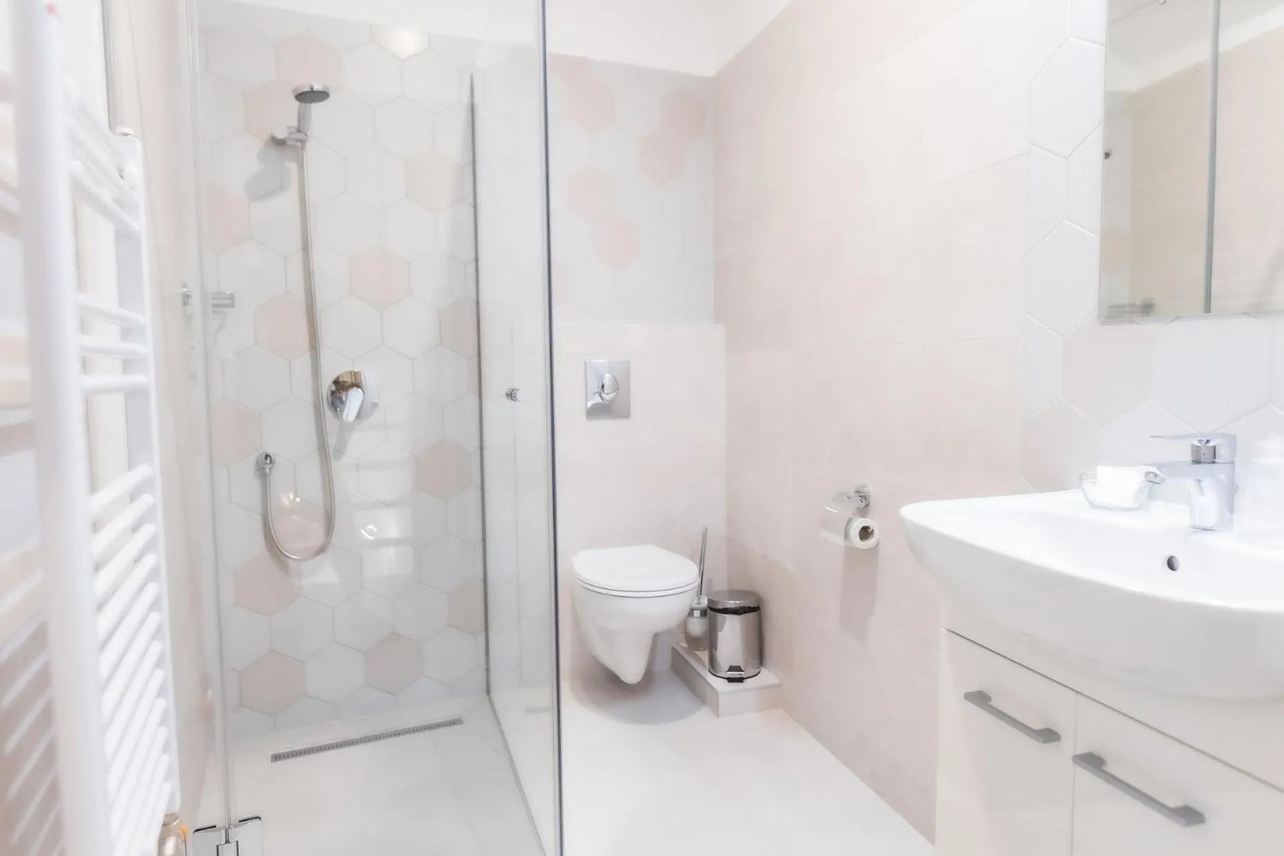 Bathroom in Erhardt Panzió
