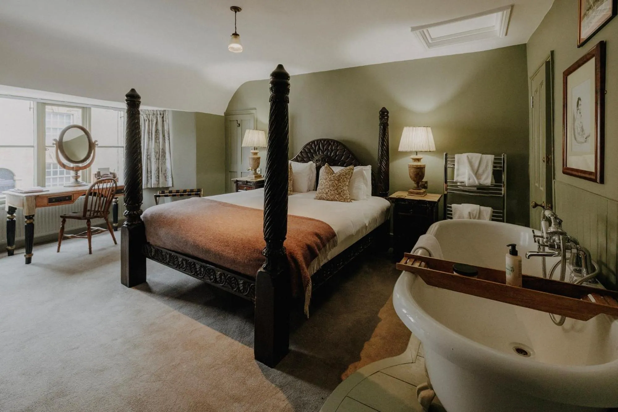 Bedroom, Bed in The Bull And Swan