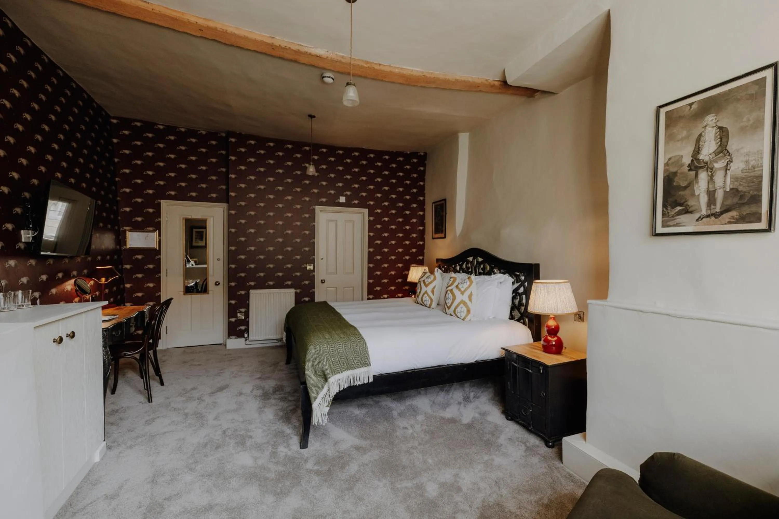 Photo of the whole room, Bed in The Bull And Swan