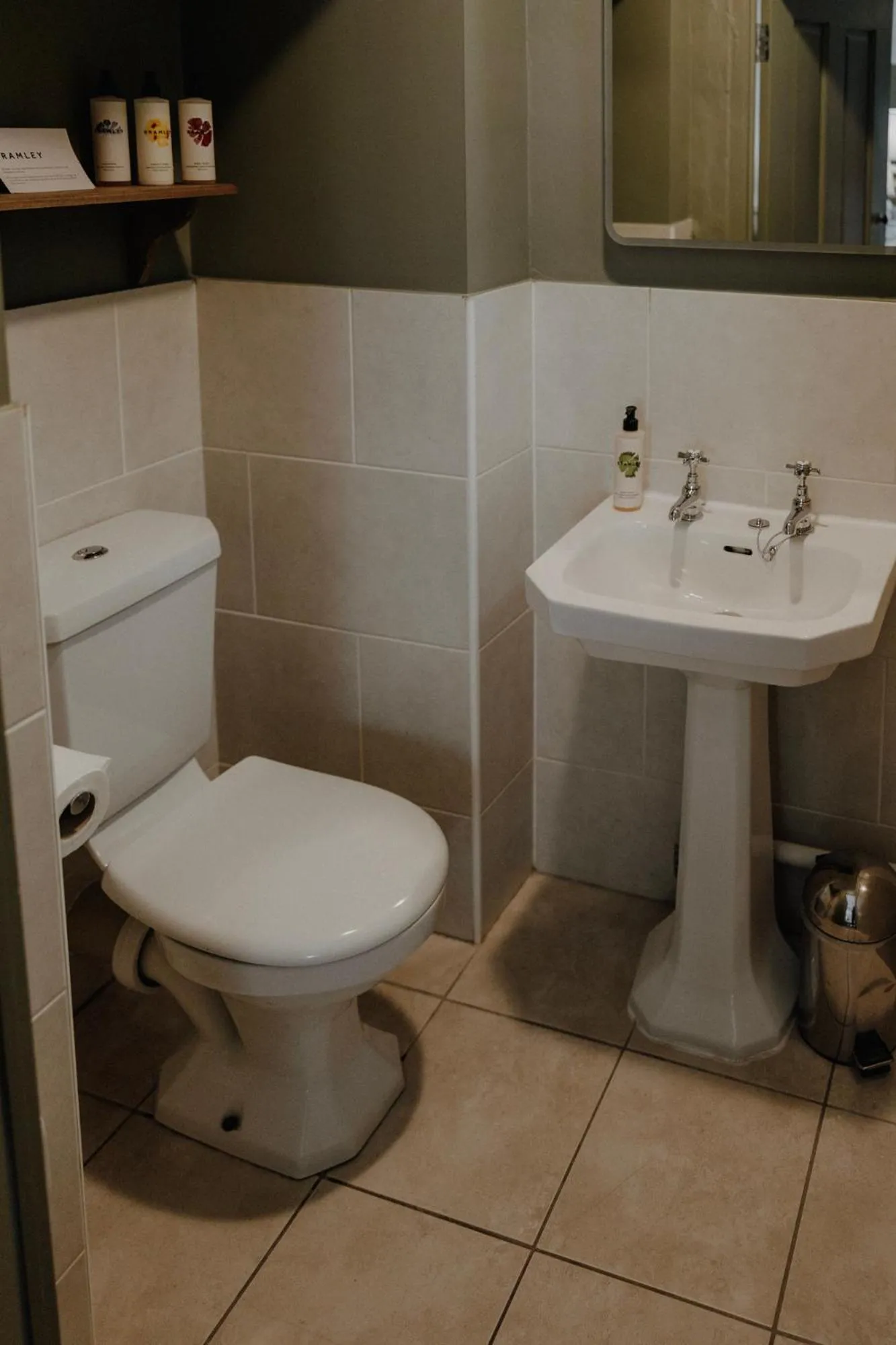 Bathroom in The Bull And Swan