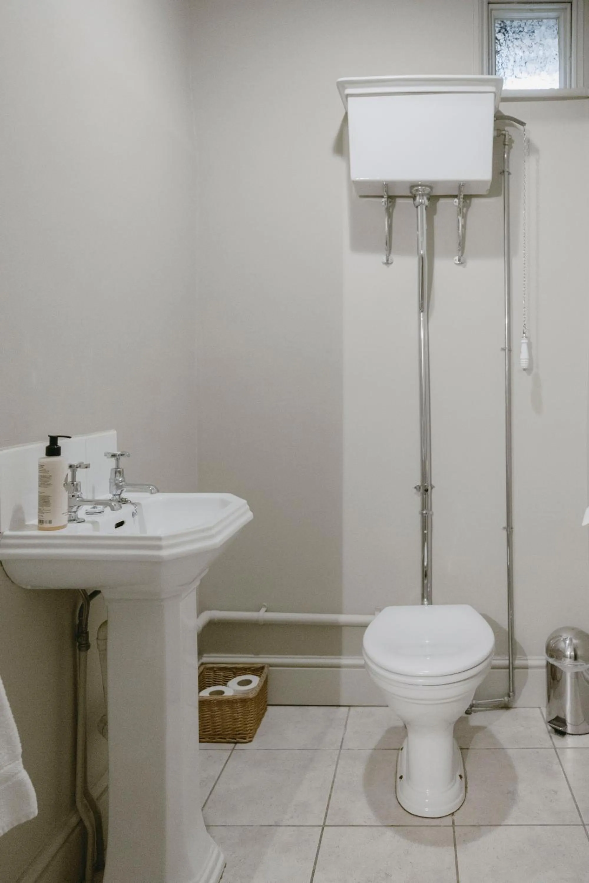 Toilet in The Bull And Swan