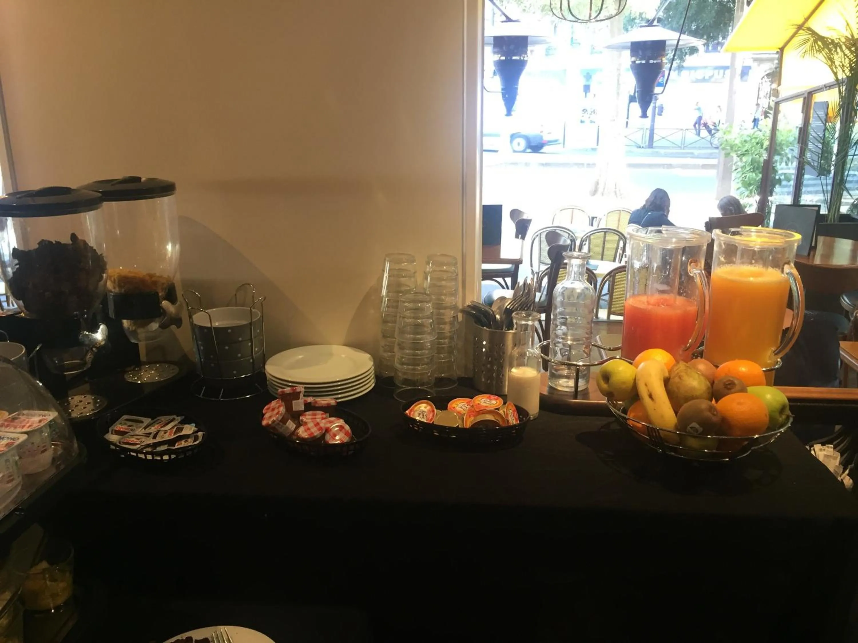 Breakfast in Le Petit Cosy Hôtel