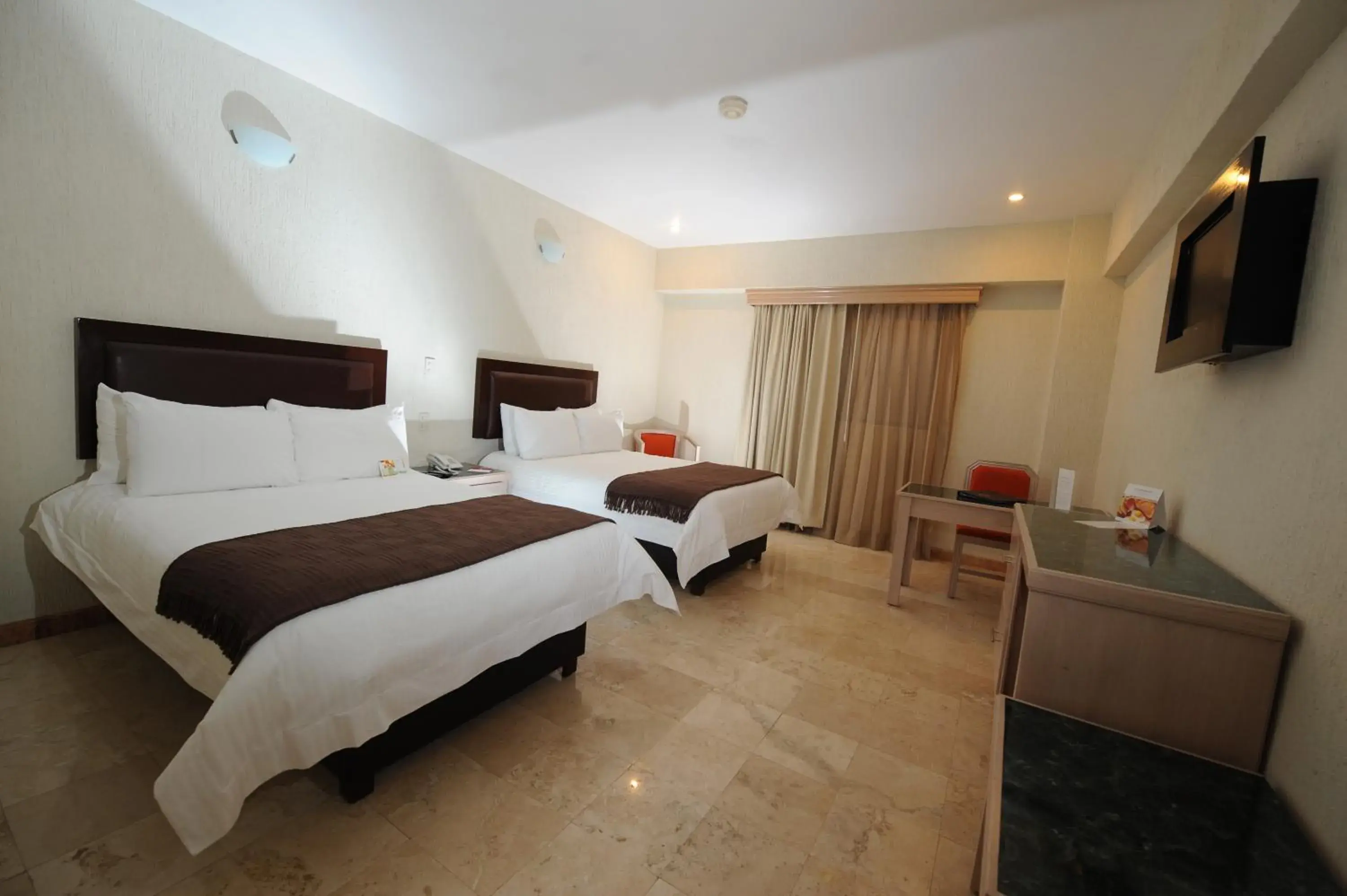 Photo of the whole room, Bed in Imperio de Angeles Executive León Poliforum Photo of the whole room, Bed in Imperio de Angeles Executive León Poliforum