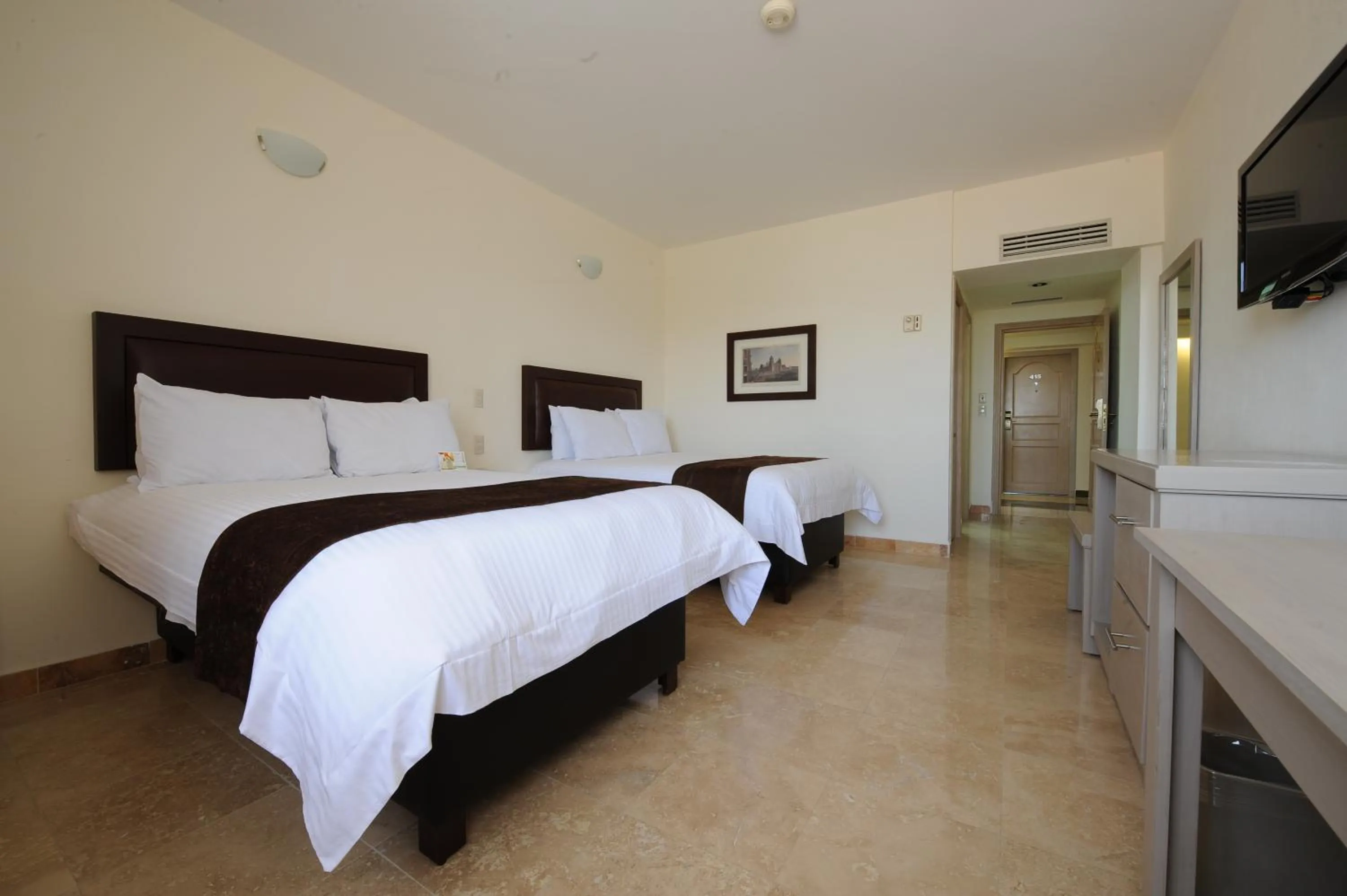 Photo of the whole room, Bed in Imperio de Angeles Executive León Poliforum