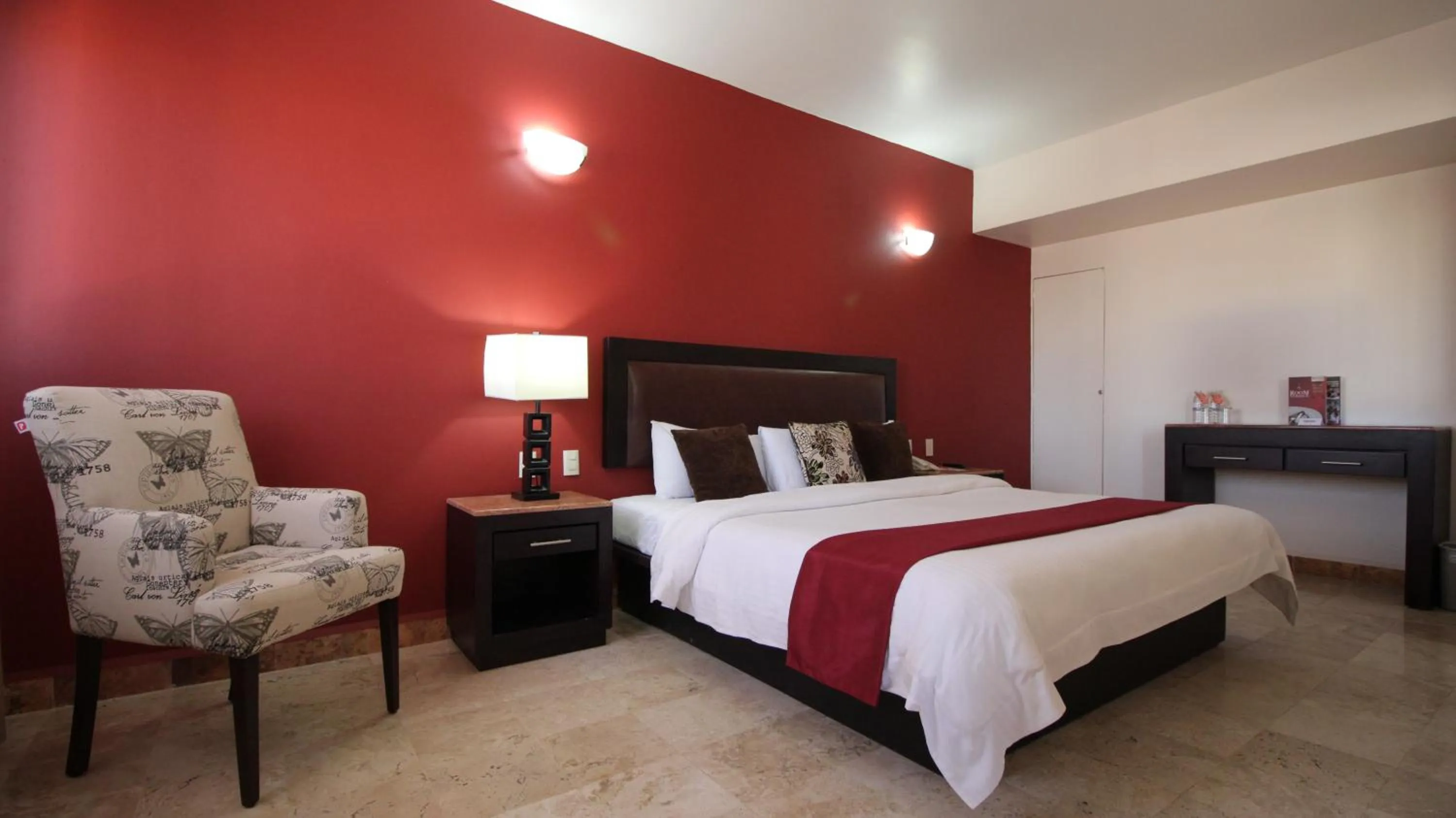 Photo of the whole room, Bed in Imperio de Angeles Executive León Poliforum