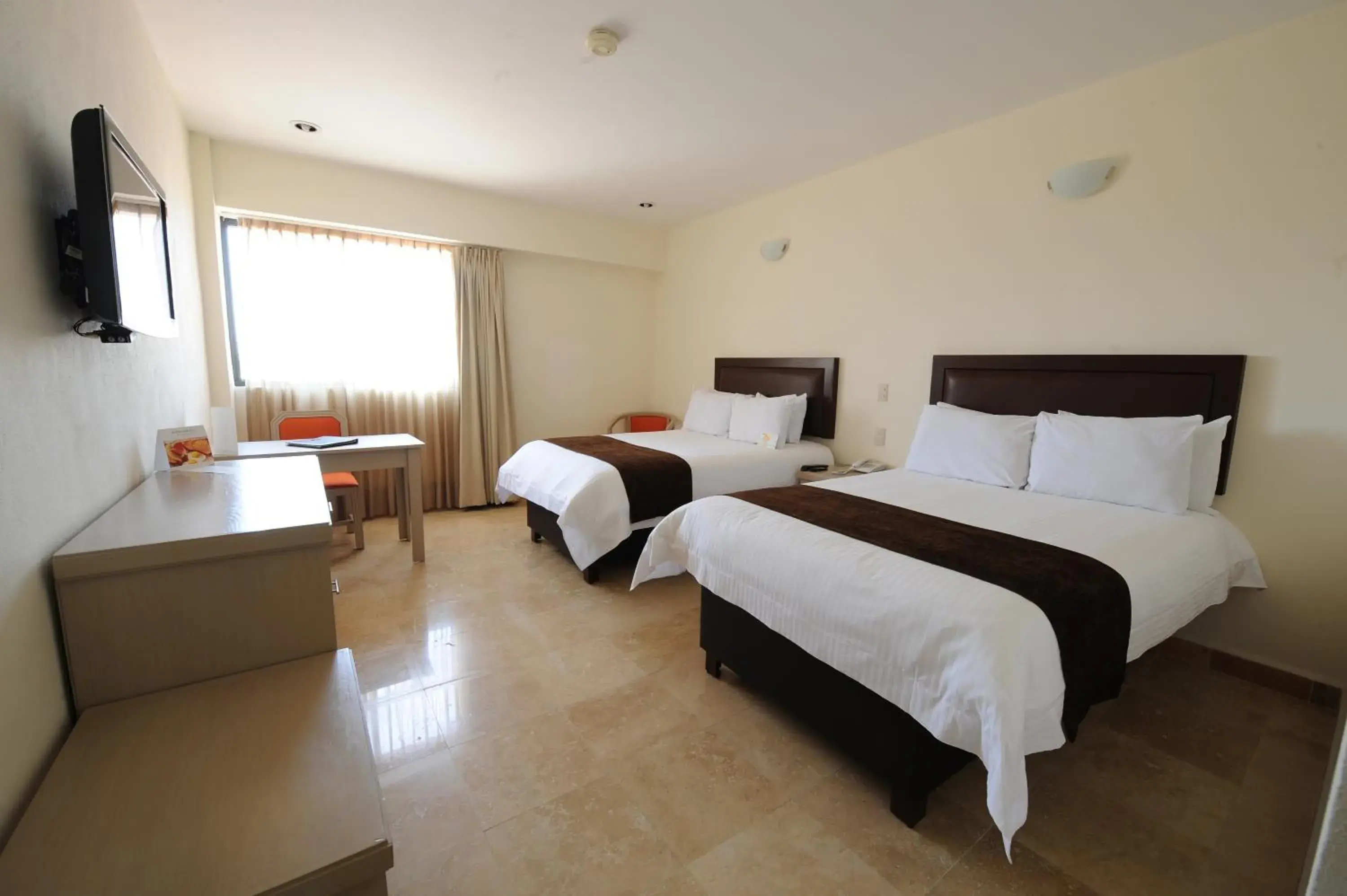 Photo of the whole room, Bed in Imperio de Angeles Executive León Poliforum Photo of the whole room, Bed in Imperio de Angeles Executive León Poliforum