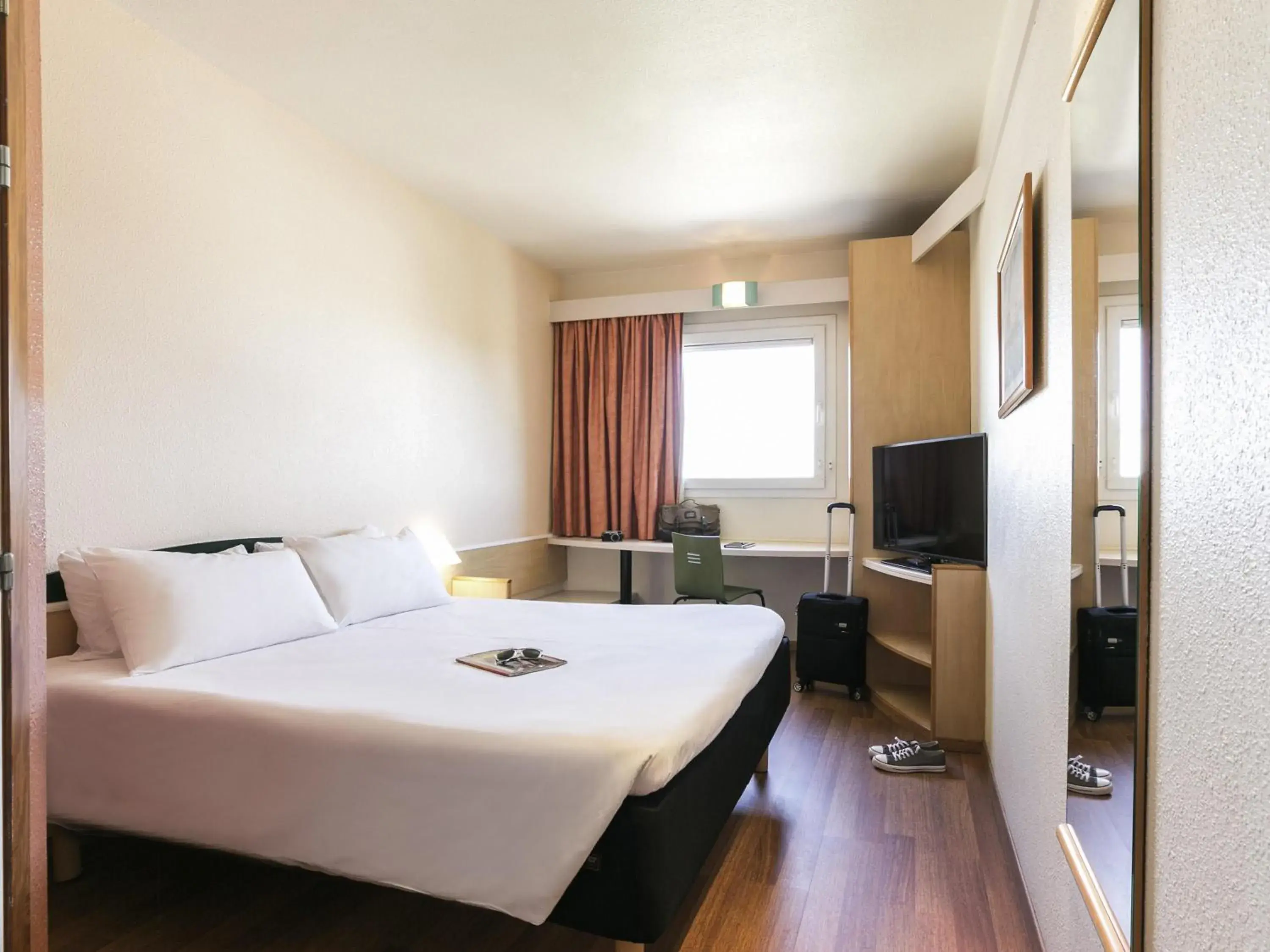 Bedroom, Bed in Ibis Jerez De La Frontera Cadiz Bedroom, Bed in Ibis Jerez De La Frontera Cadiz