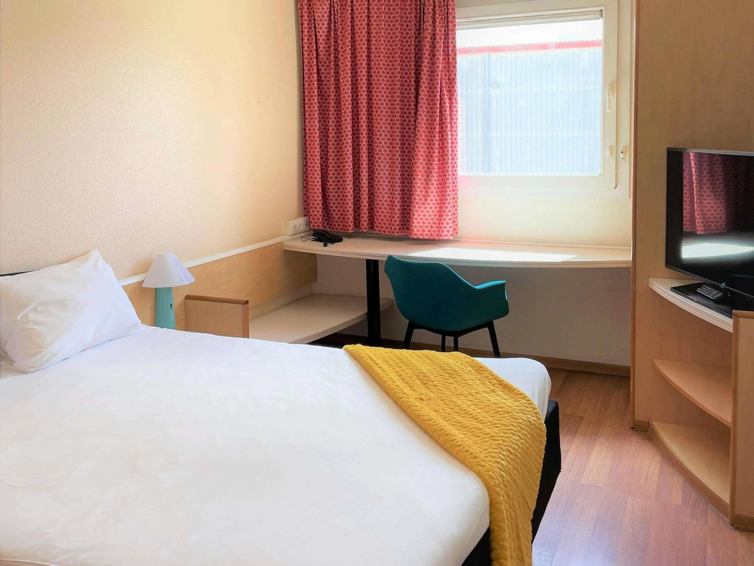 Bedroom, Bed in Ibis Jerez De La Frontera Cadiz