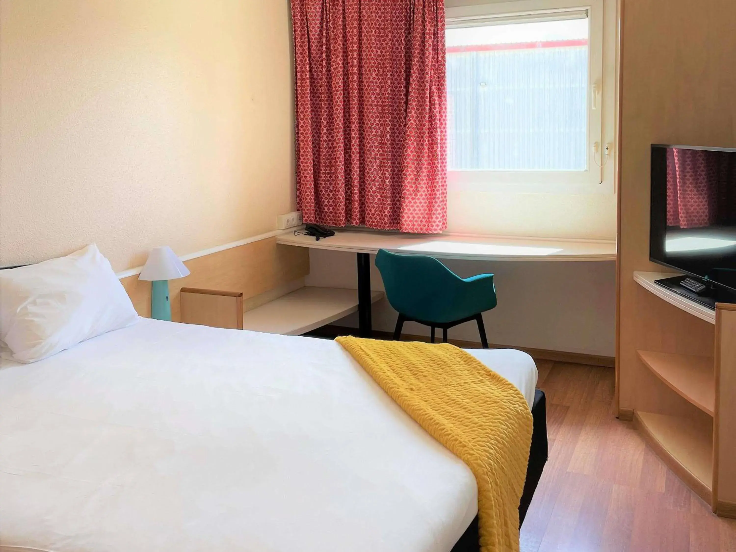 Bedroom, Bed in Ibis Jerez De La Frontera Cadiz Bedroom, Bed in Ibis Jerez De La Frontera Cadiz