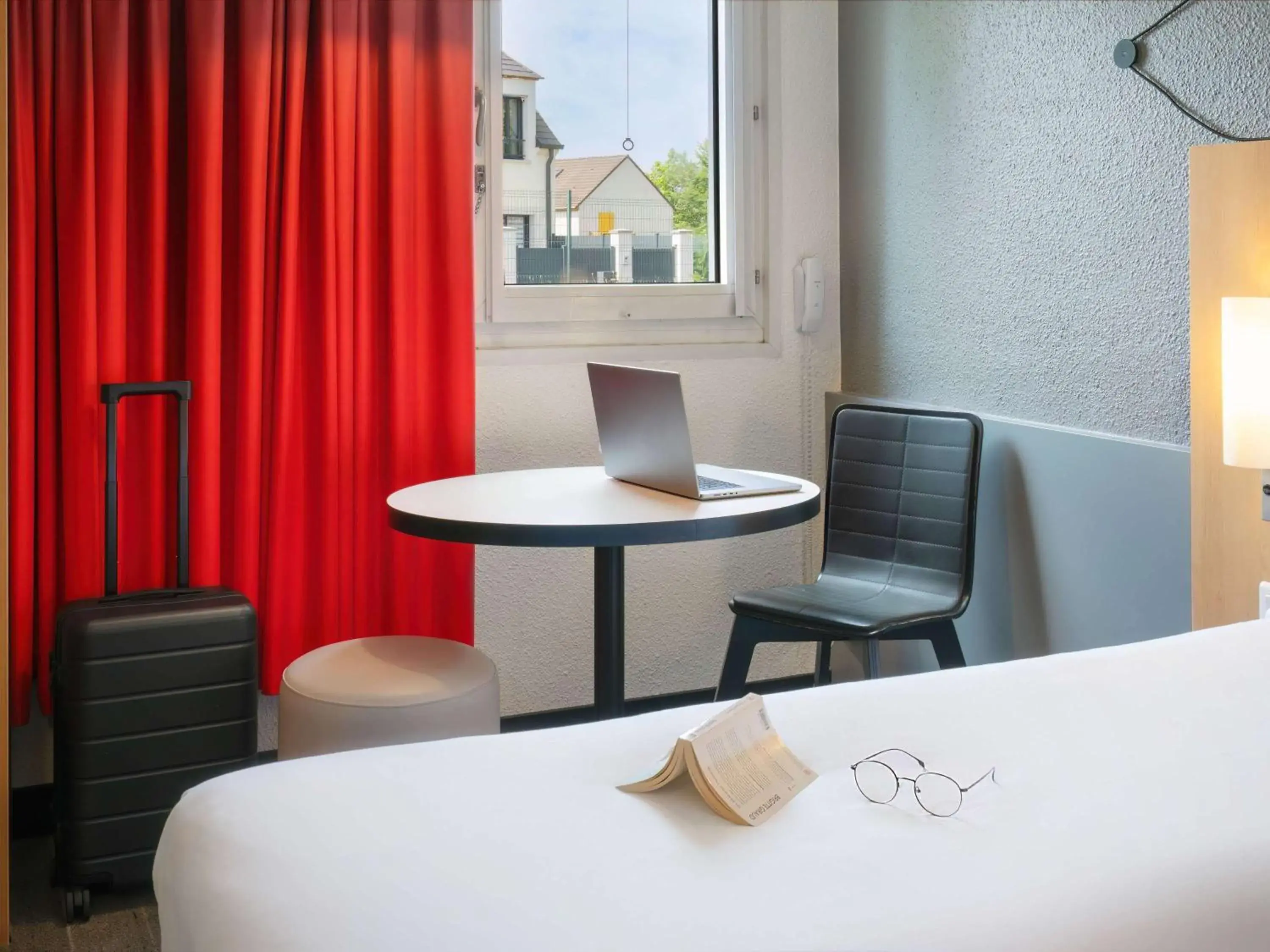 Bedroom, Bed in ibis Cergy Pontoise Le Port Bedroom, Bed in ibis Cergy Pontoise Le Port