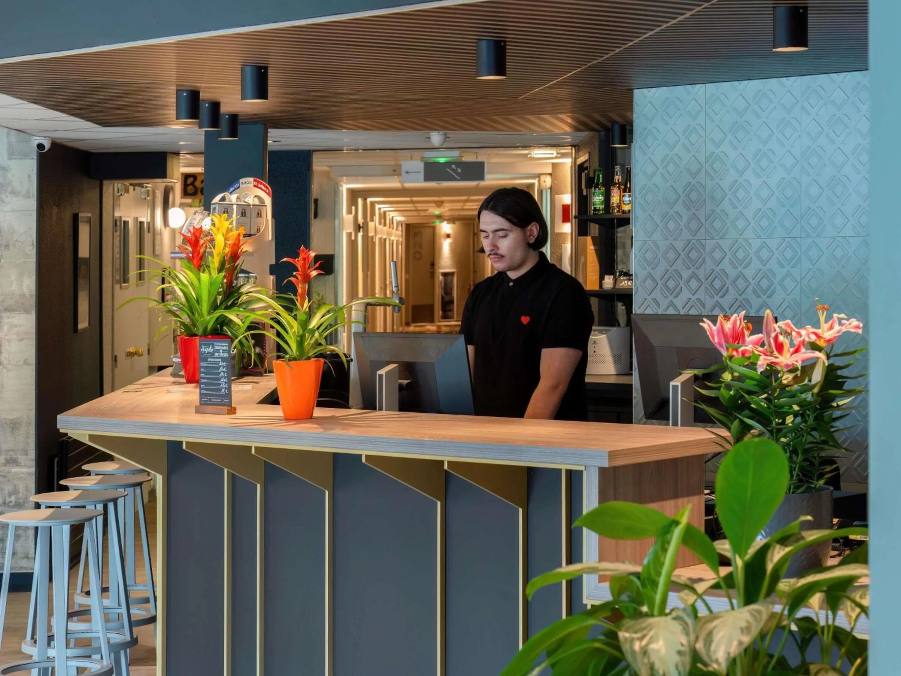 Lounge or bar in ibis Cergy Pontoise Le Port