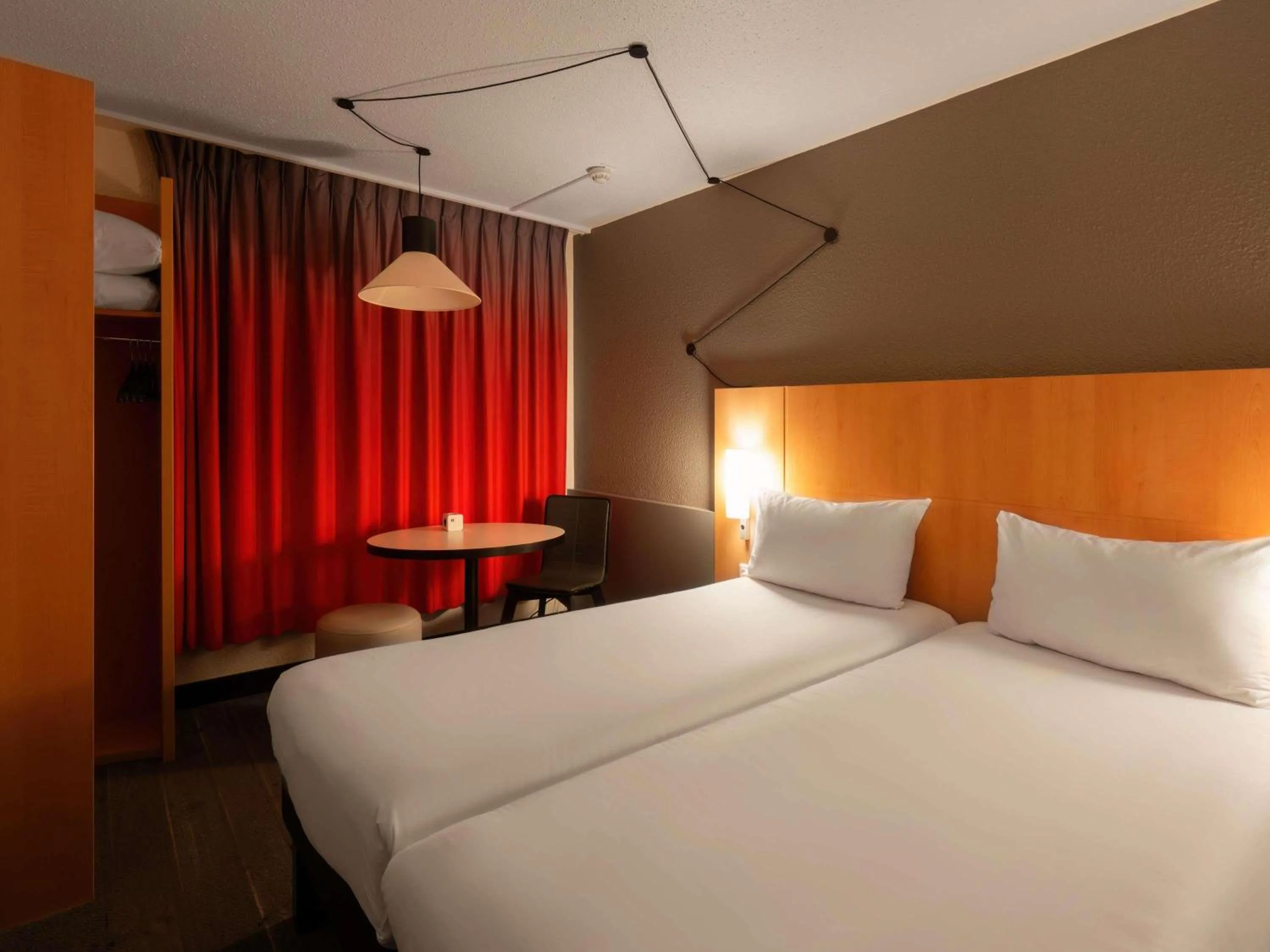 Bedroom, Bed in ibis Cergy Pontoise Le Port