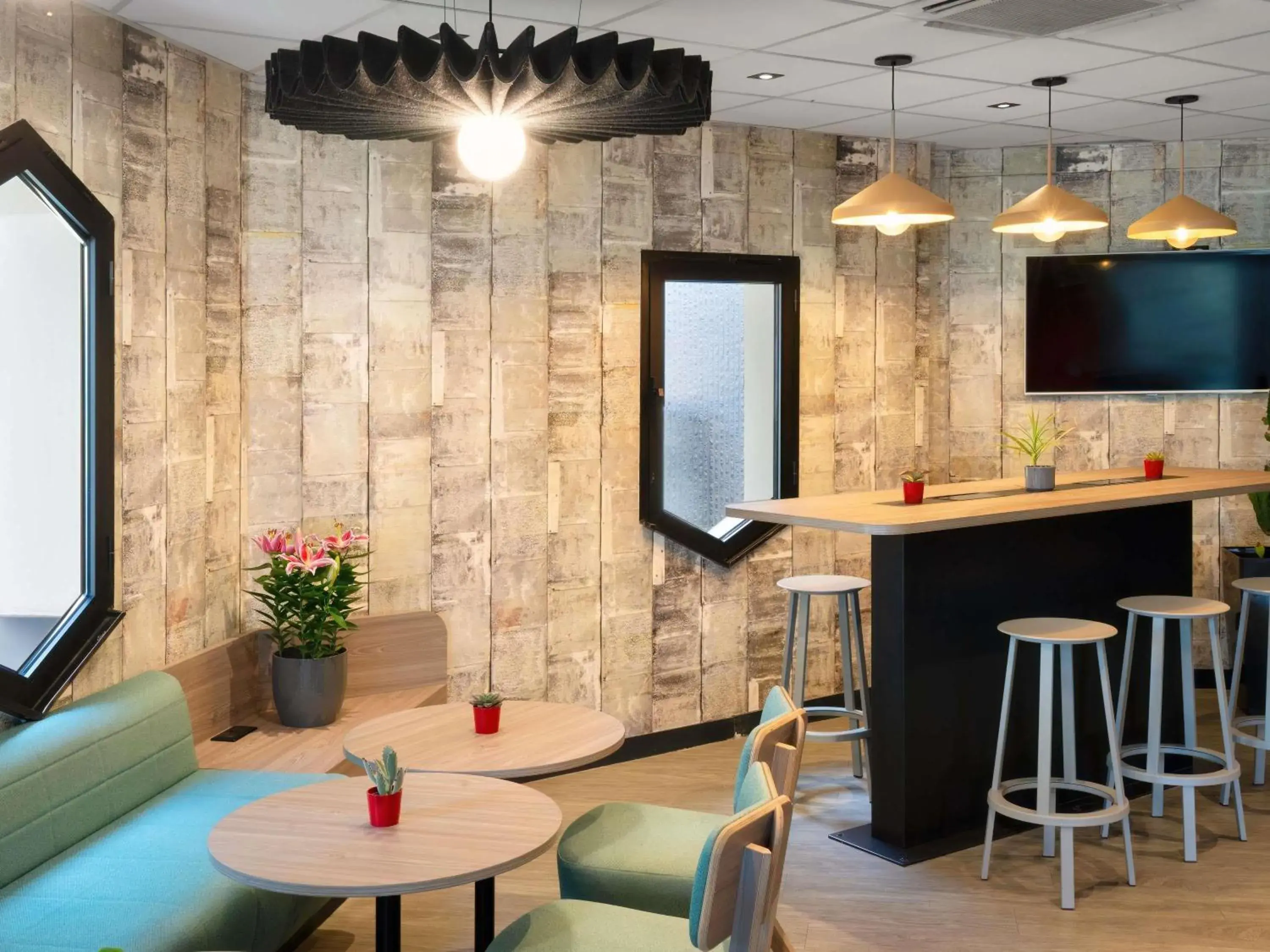 Property building in ibis Cergy Pontoise Le Port Property building in ibis Cergy Pontoise Le Port