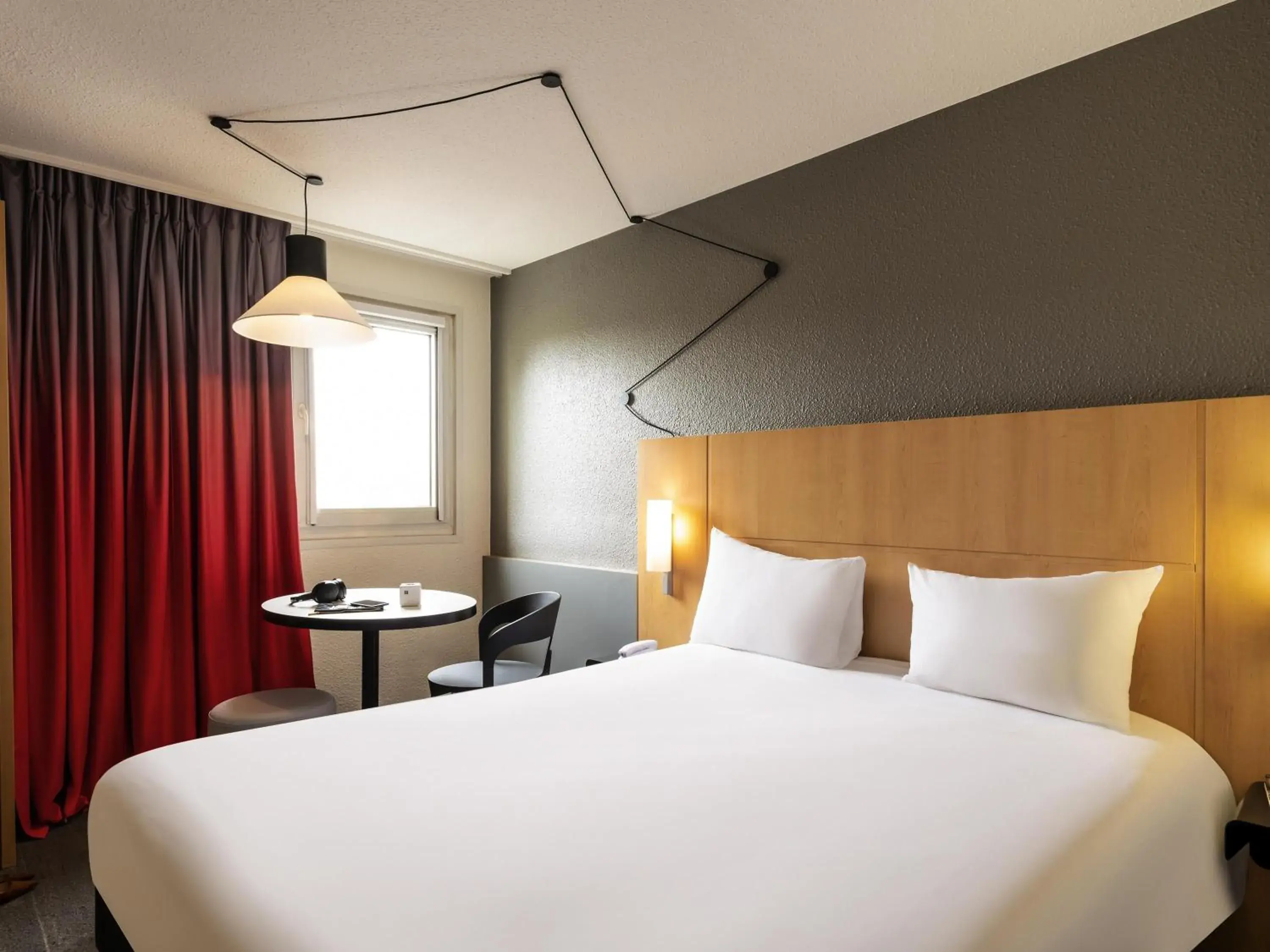 Standard Double Room in ibis Cergy Pontoise Le Port Standard Double Room in ibis Cergy Pontoise Le Port