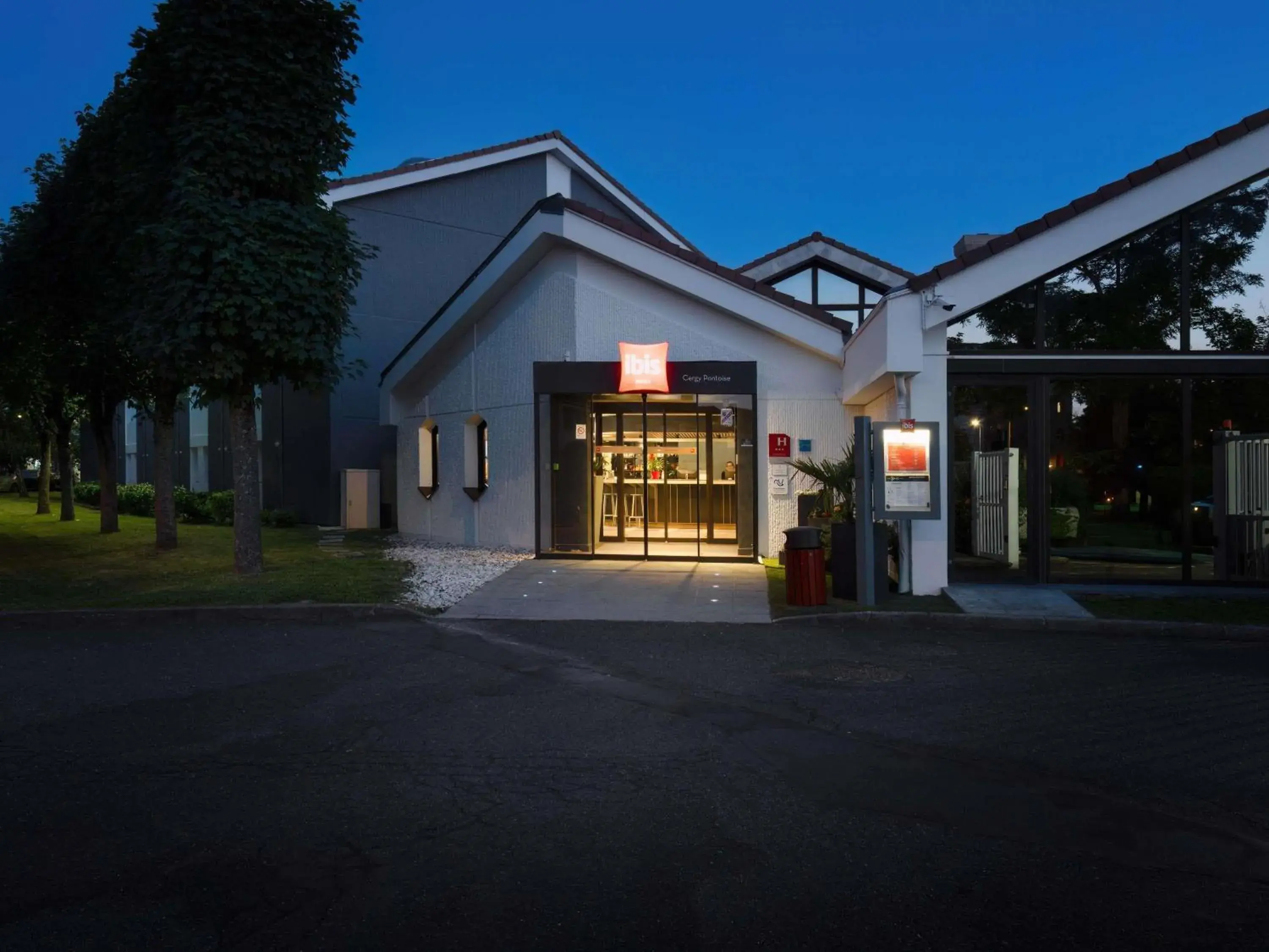 Property building in ibis Cergy Pontoise Le Port Property building in ibis Cergy Pontoise Le Port