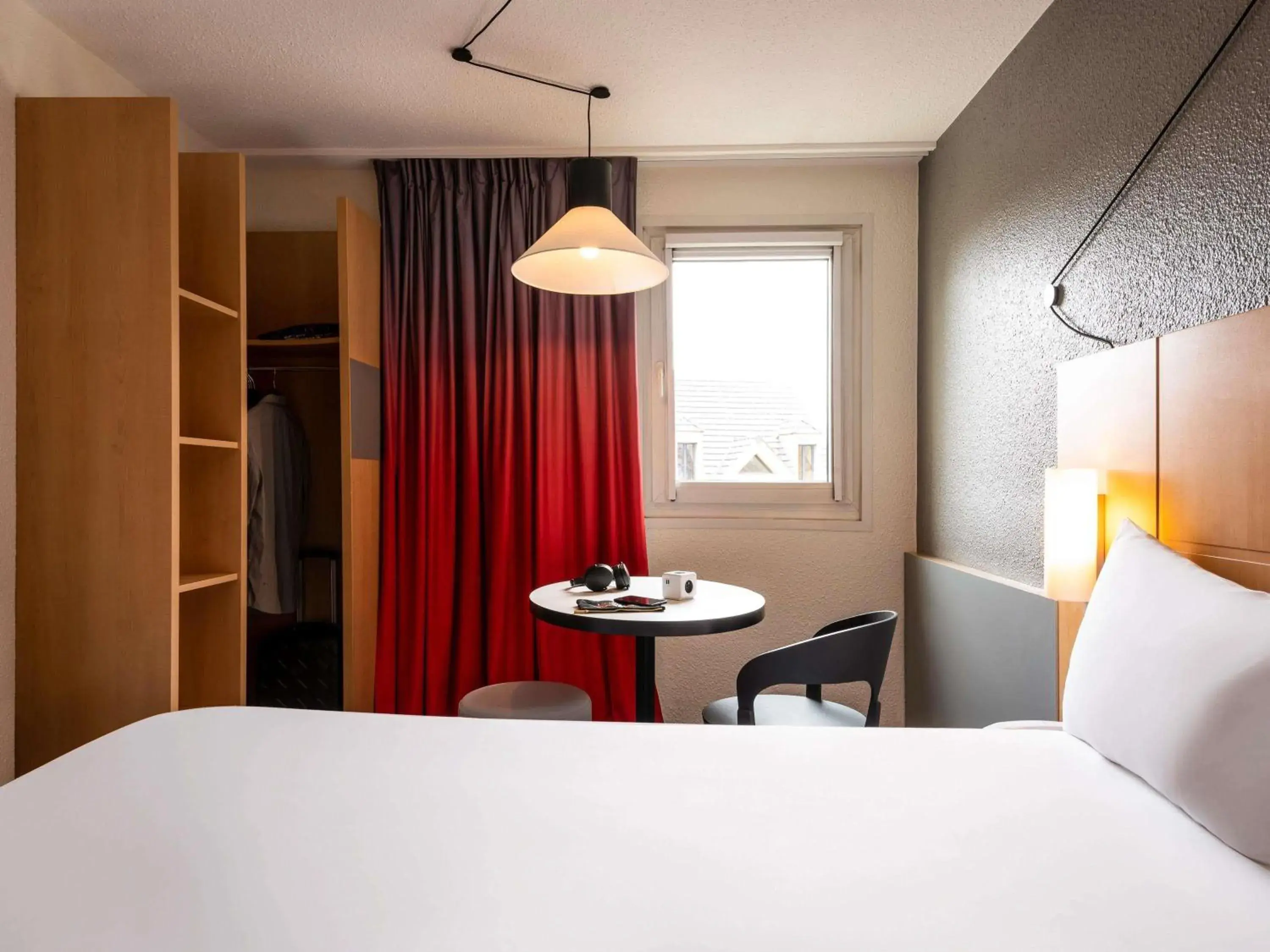 Bedroom, Bed in ibis Cergy Pontoise Le Port Bedroom, Bed in ibis Cergy Pontoise Le Port