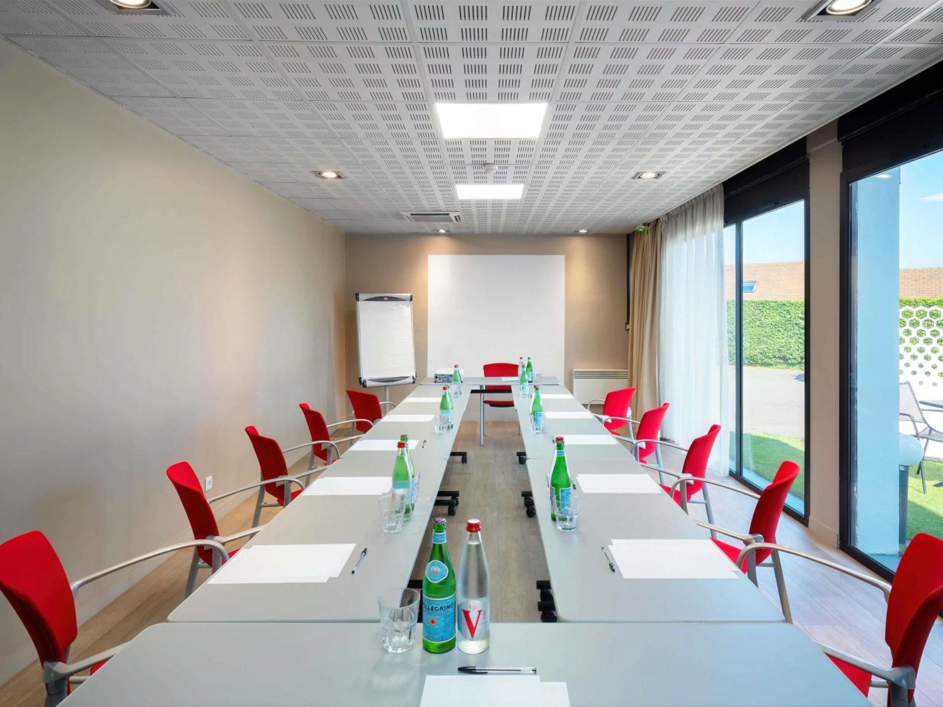 Meeting/conference room in ibis Cergy Pontoise Le Port