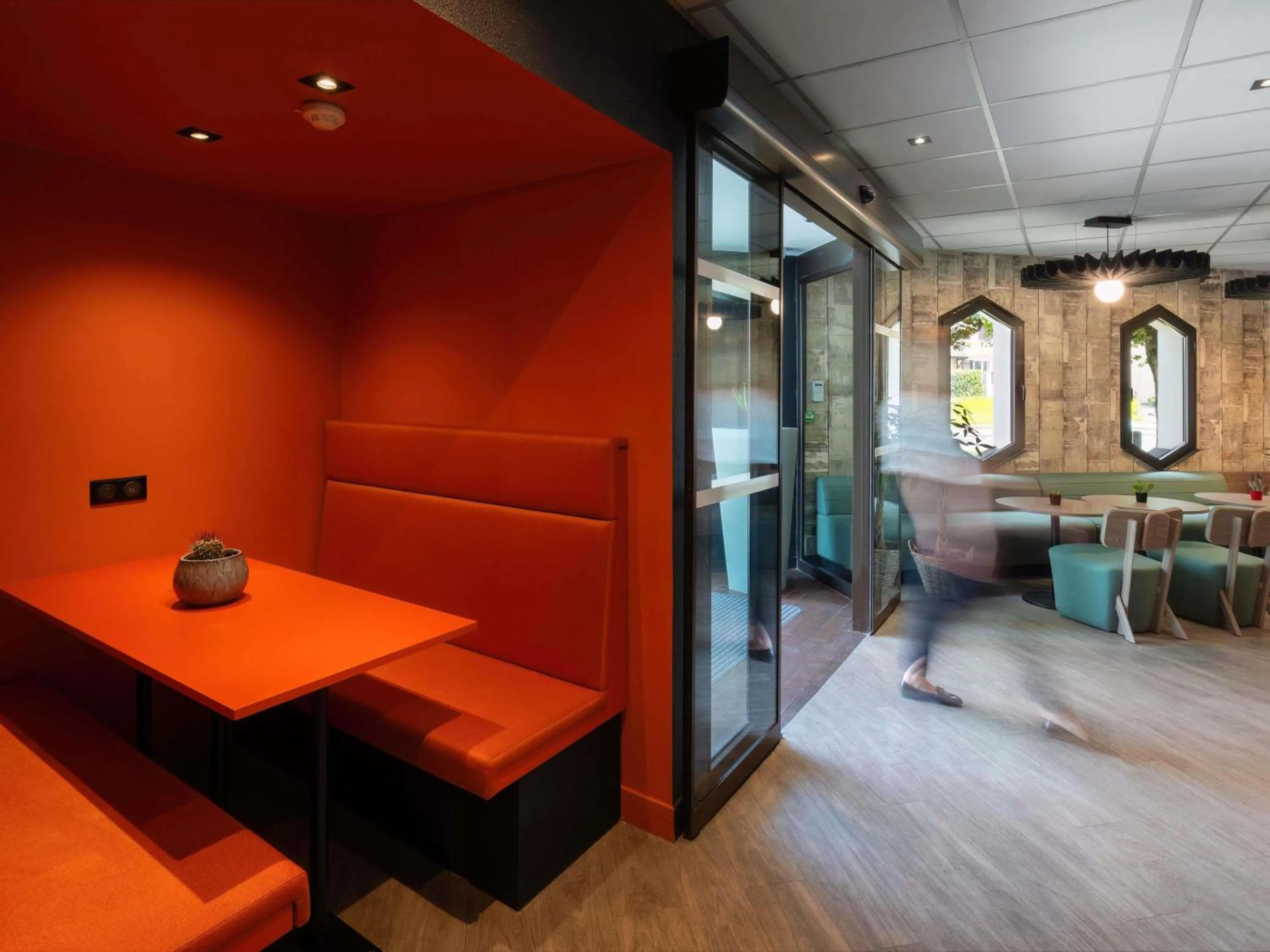 Lounge or bar in ibis Cergy Pontoise Le Port