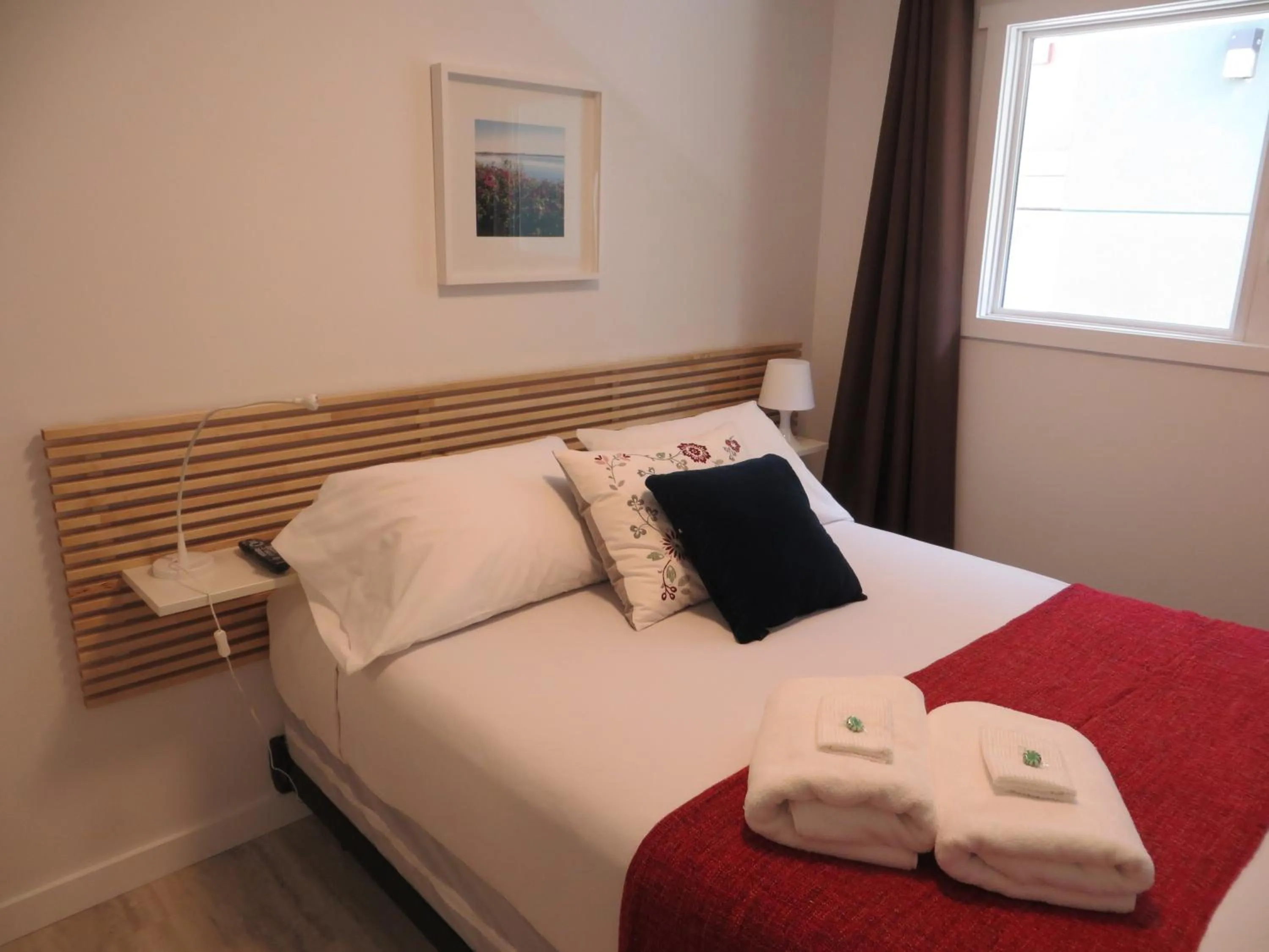 Day, Bed in The Inn on College