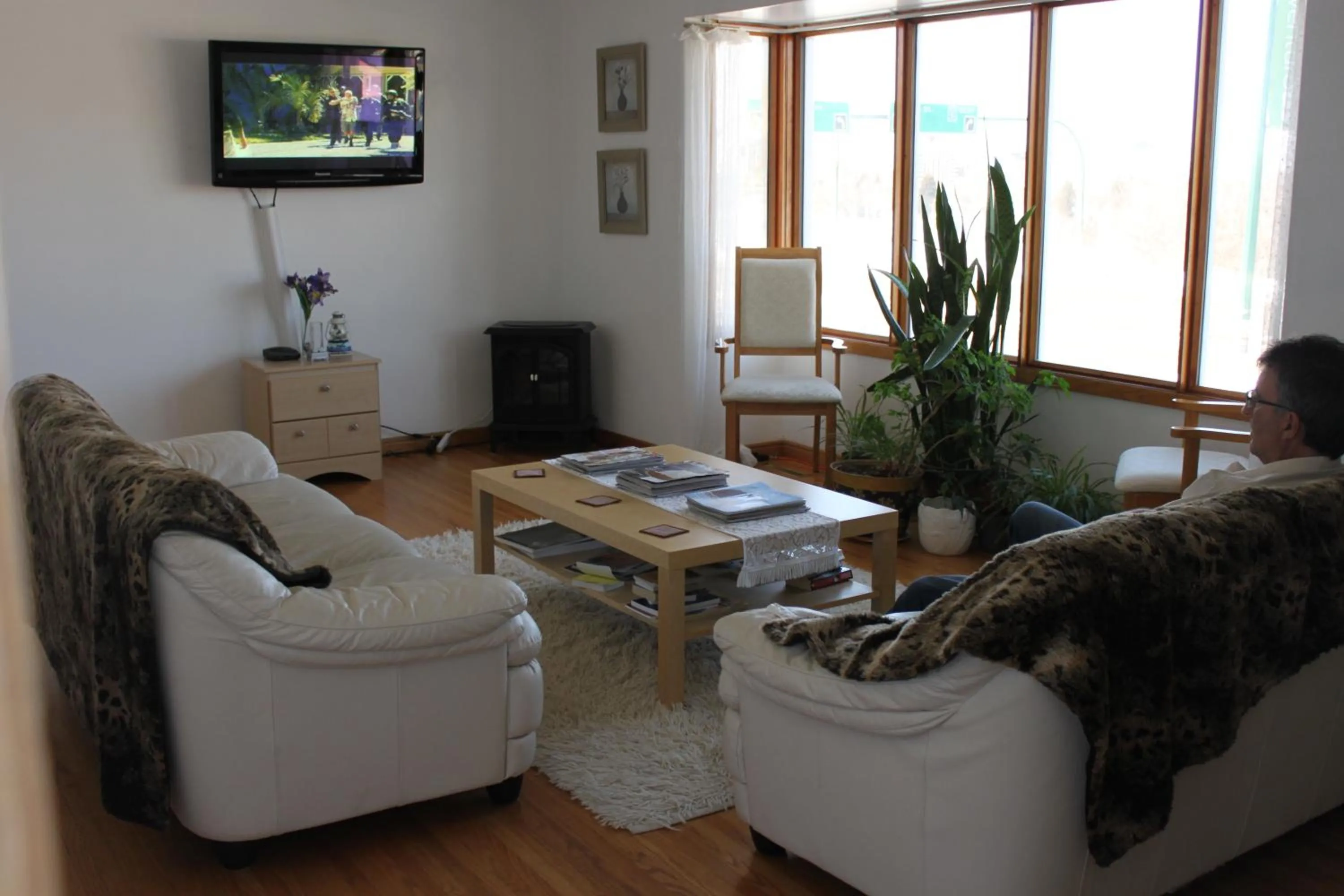 People in The Inn on College