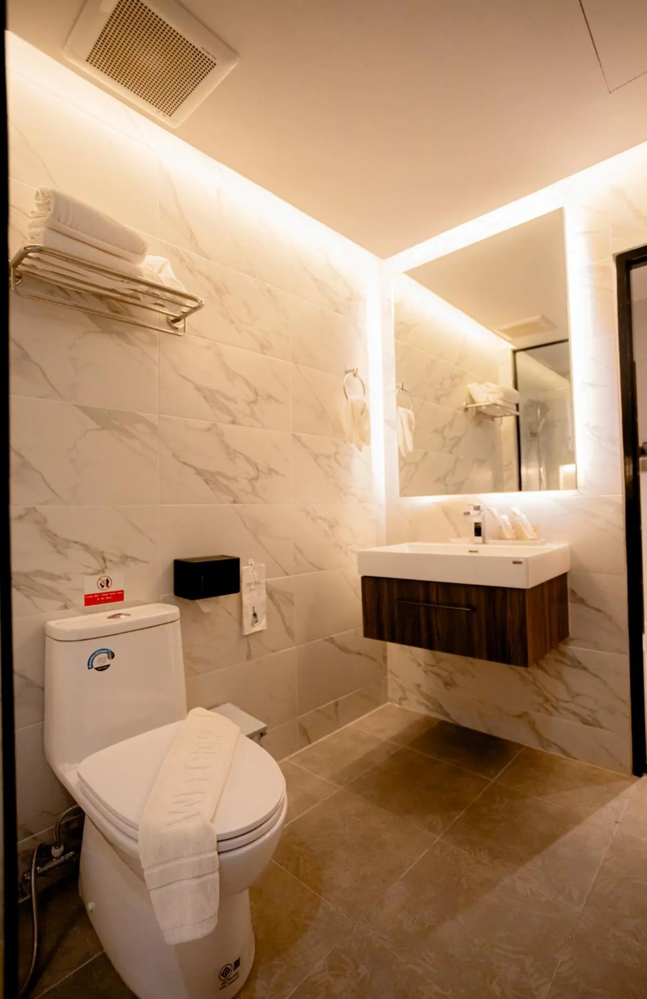 Toilet in Tonsai Bay Resort