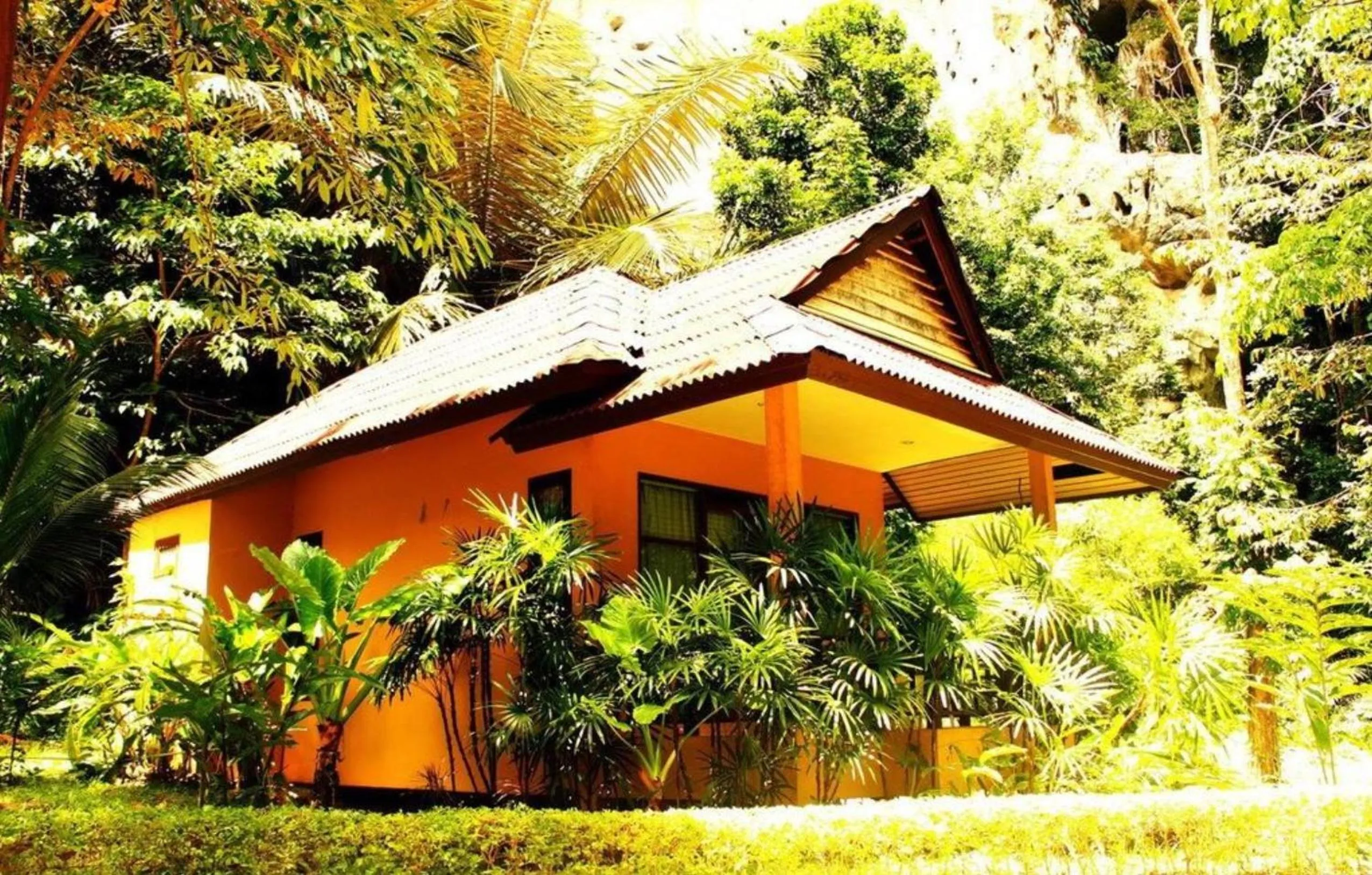 Facade/entrance in Tonsai Bay Resort
