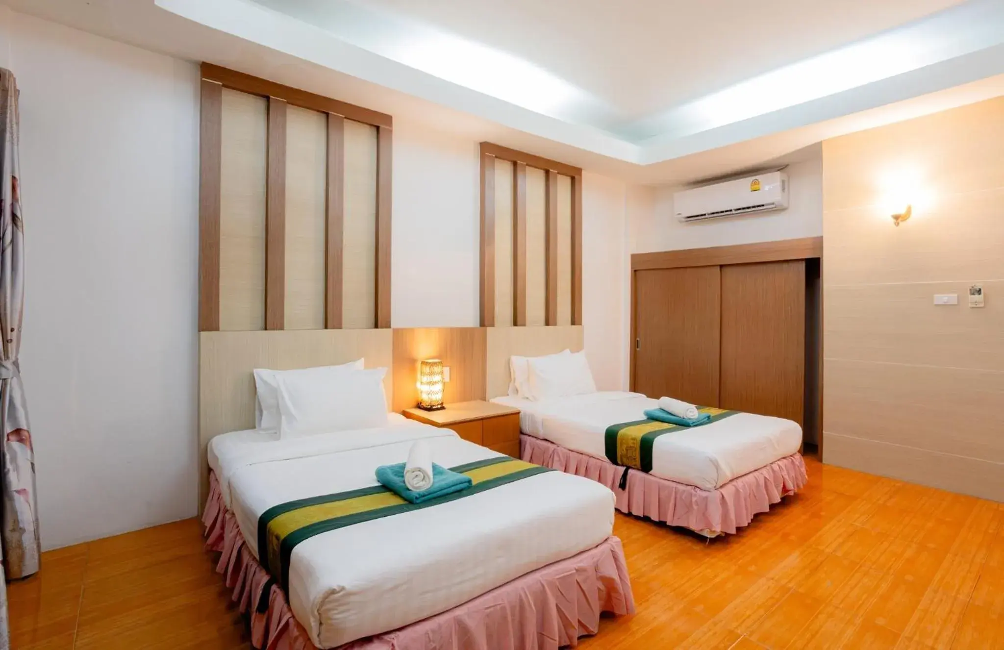 Bedroom, Bed in Tonsai Bay Resort Bedroom, Bed in Tonsai Bay Resort