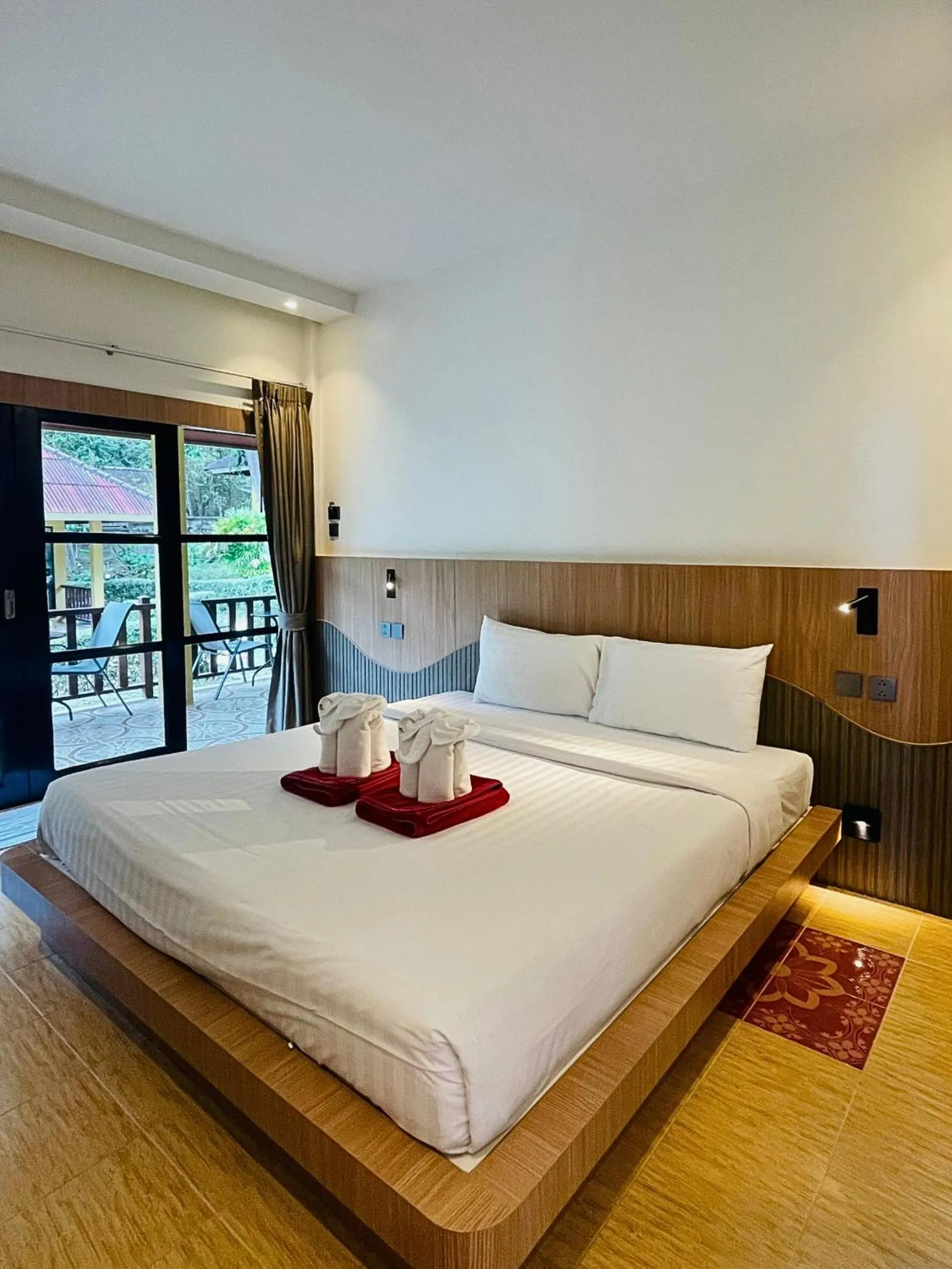 Bed in Tonsai Bay Resort