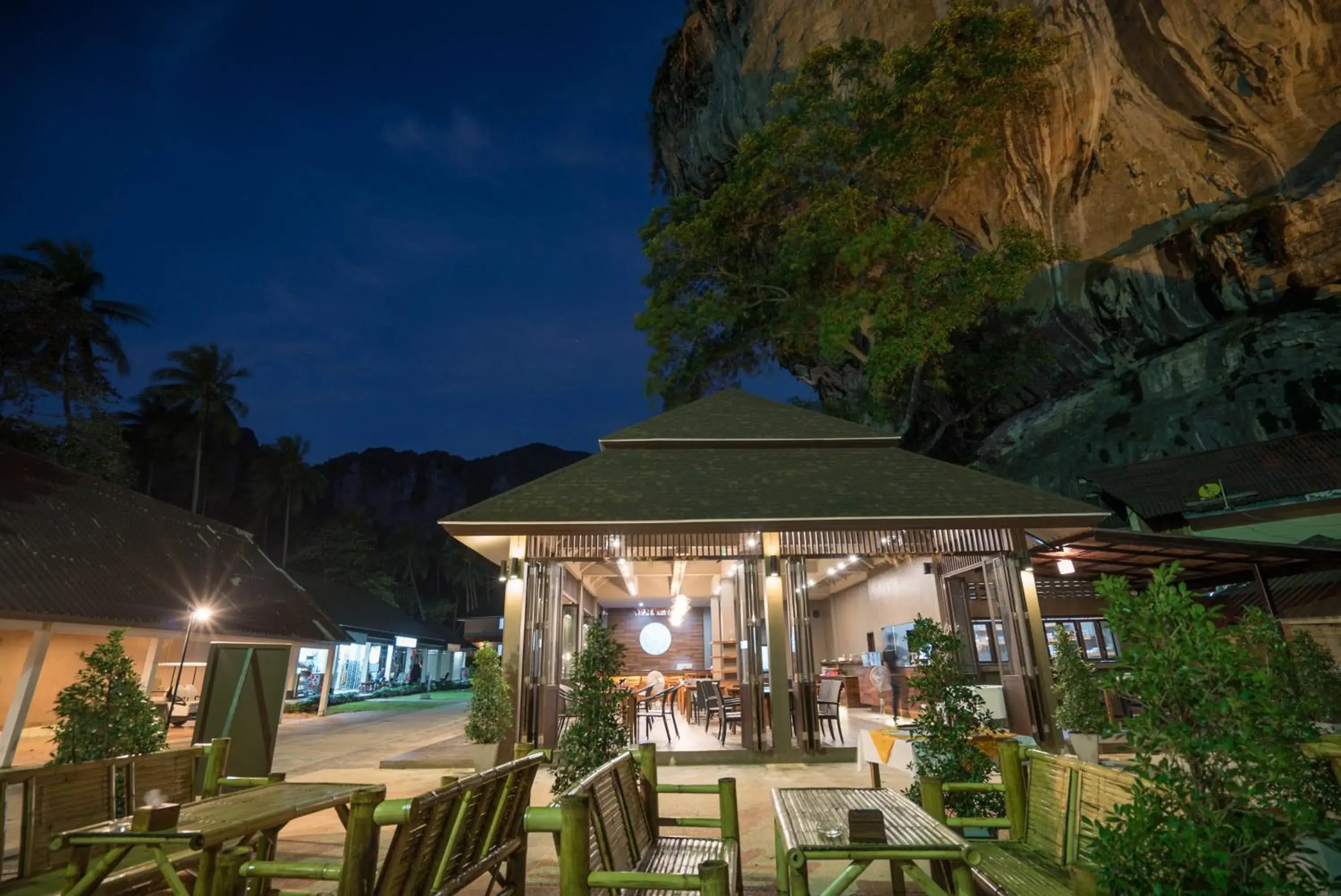 Property building in Tonsai Bay Resort Property building in Tonsai Bay Resort