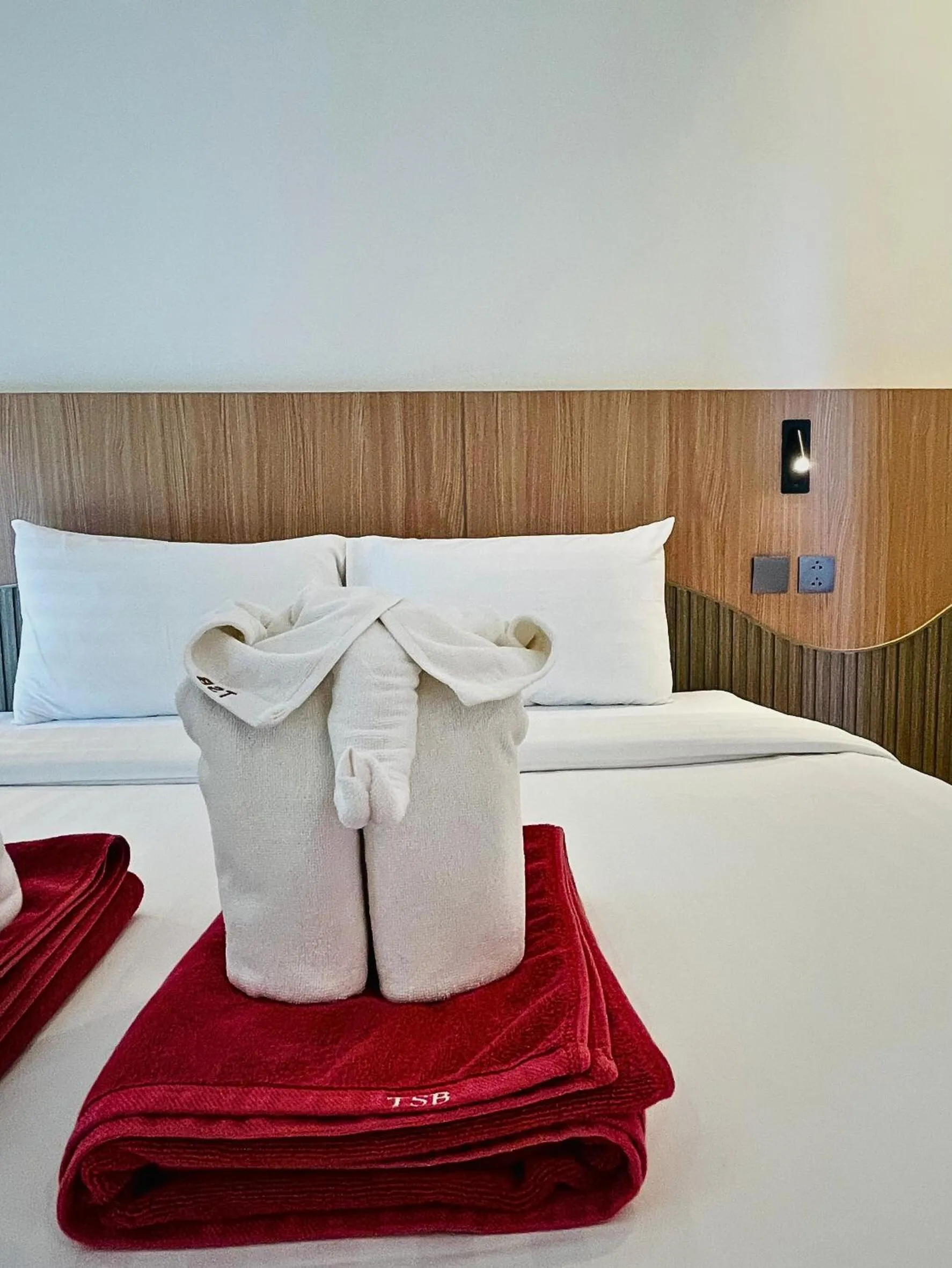 Bed in Tonsai Bay Resort