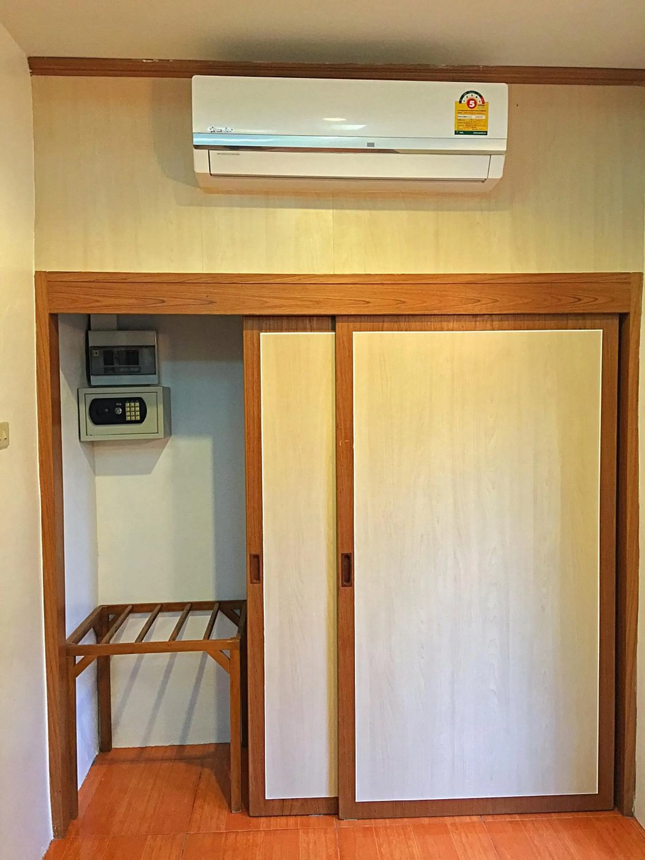 Decorative detail in Tonsai Bay Resort