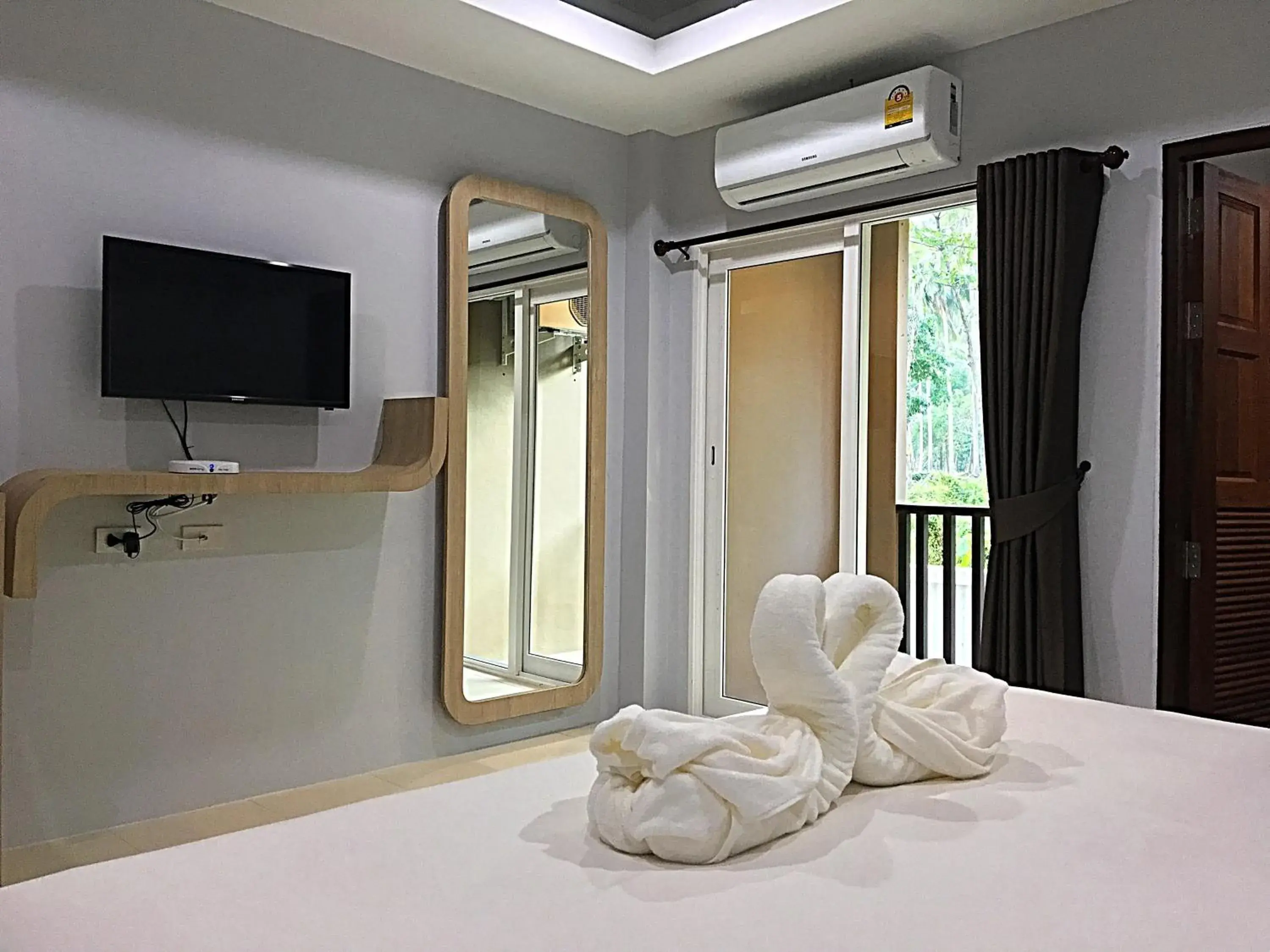 Photo of the whole room, Bed in Tonsai Bay Resort Photo of the whole room, Bed in Tonsai Bay Resort