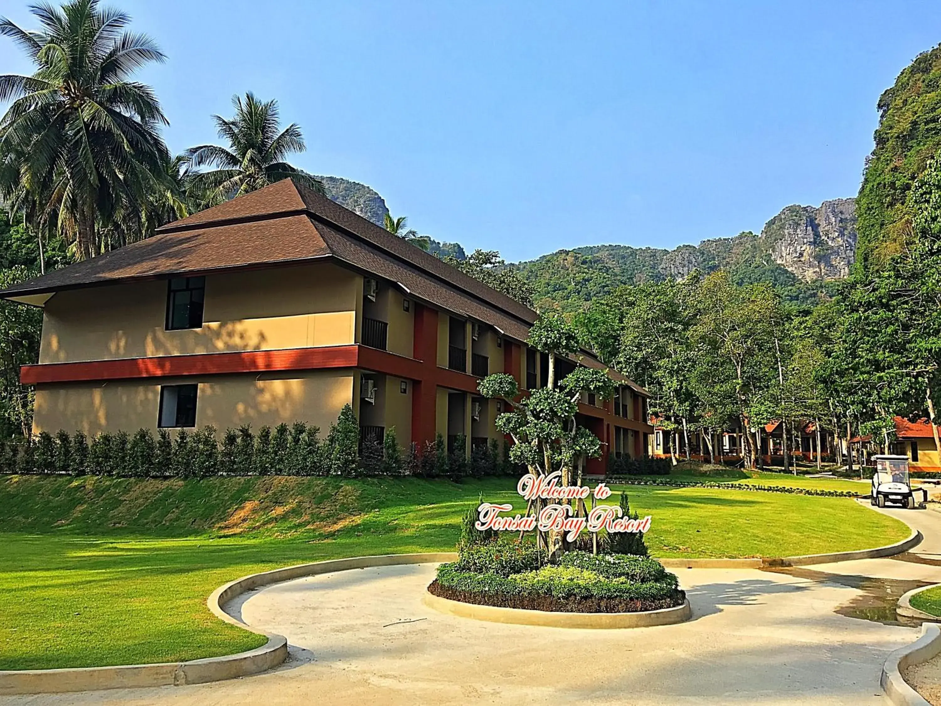 Property building in Tonsai Bay Resort Property building in Tonsai Bay Resort