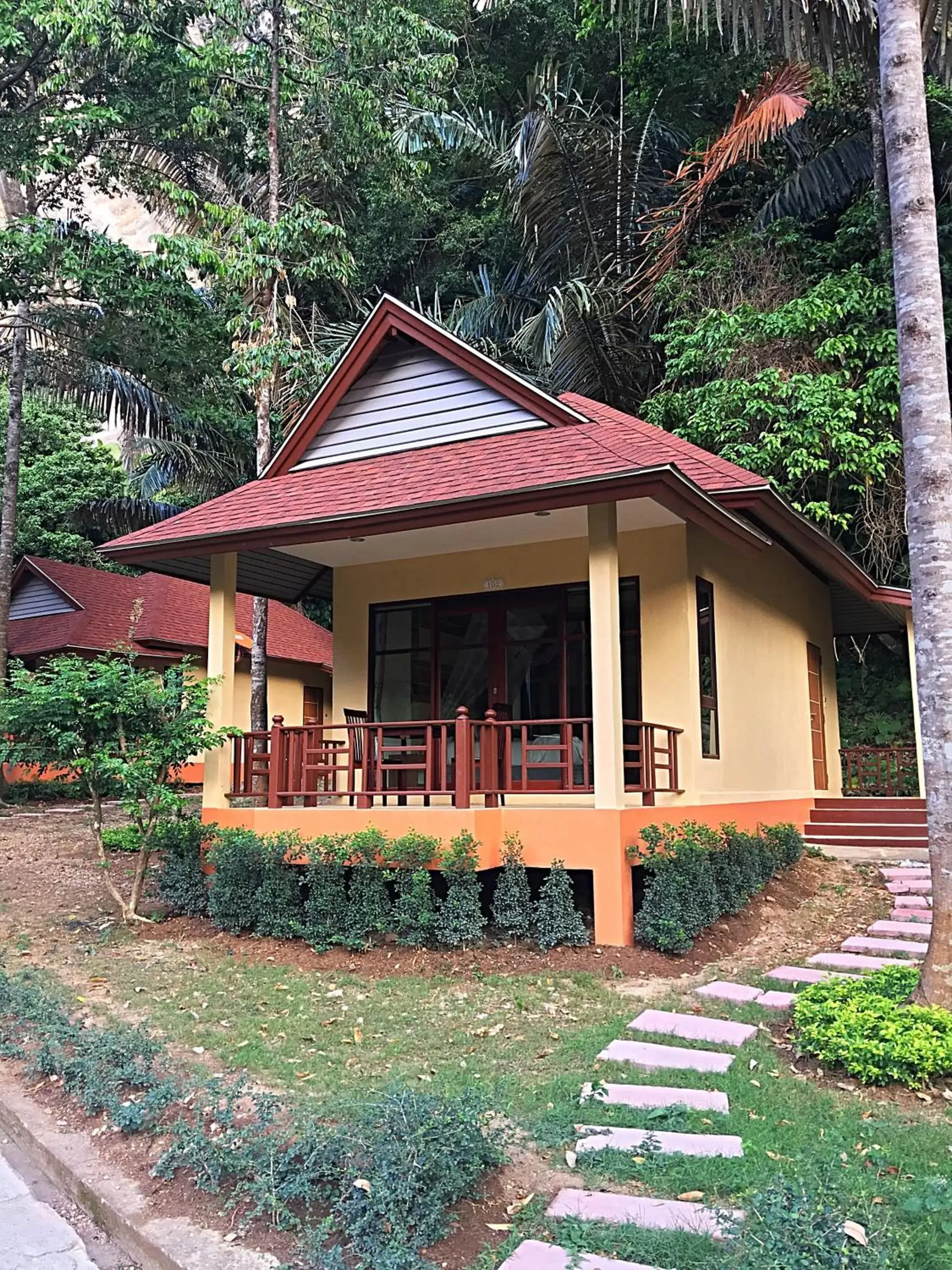 Property building in Tonsai Bay Resort Property building in Tonsai Bay Resort