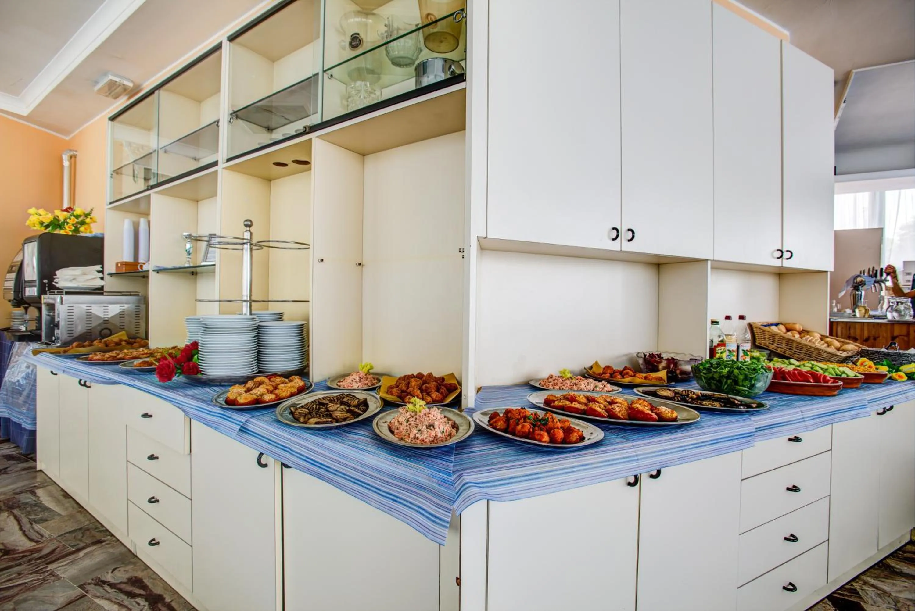 Kitchen or kitchenette in Hotel Tiziana
