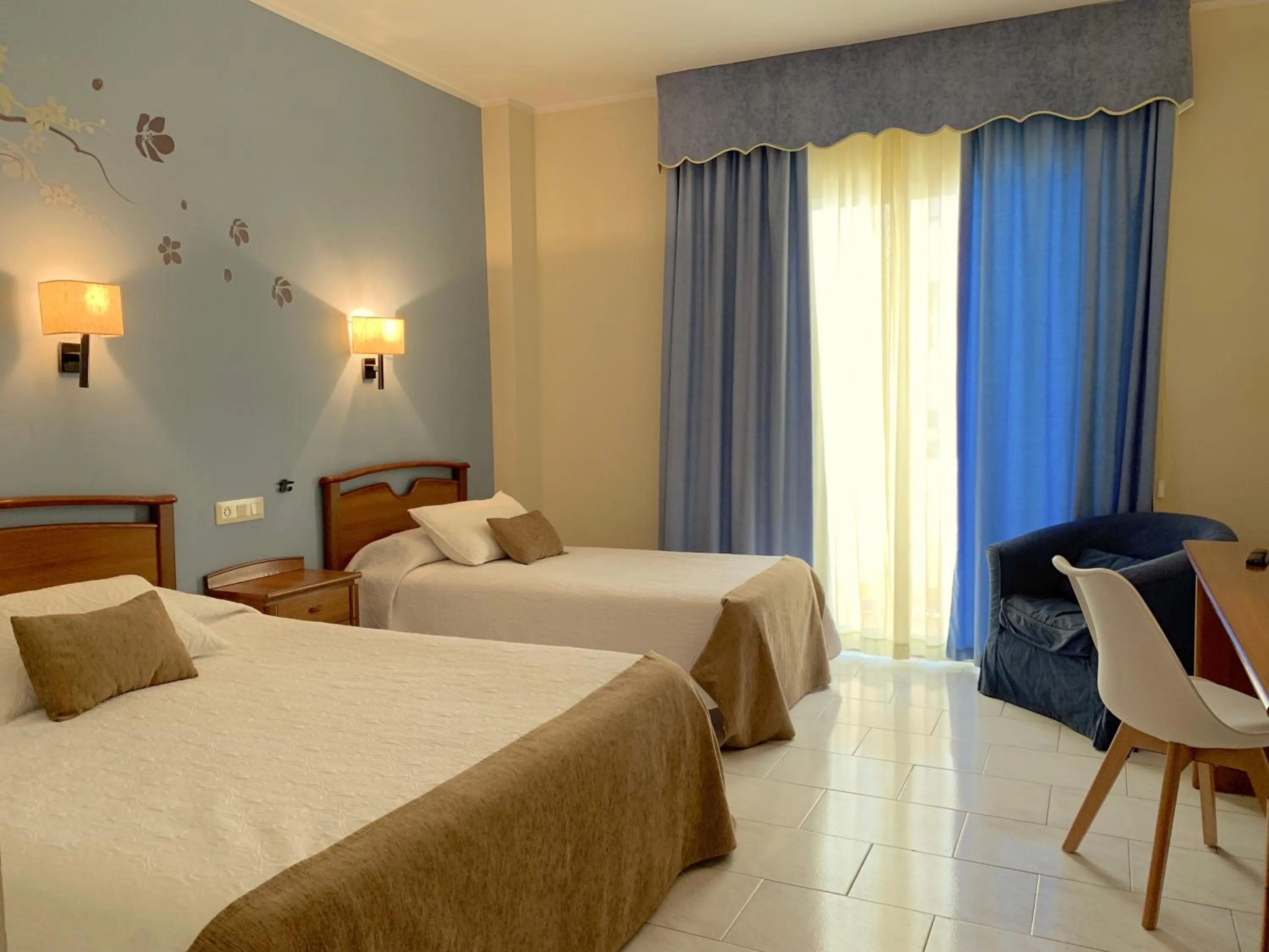 Bed in Hotel Restaurant Llansola