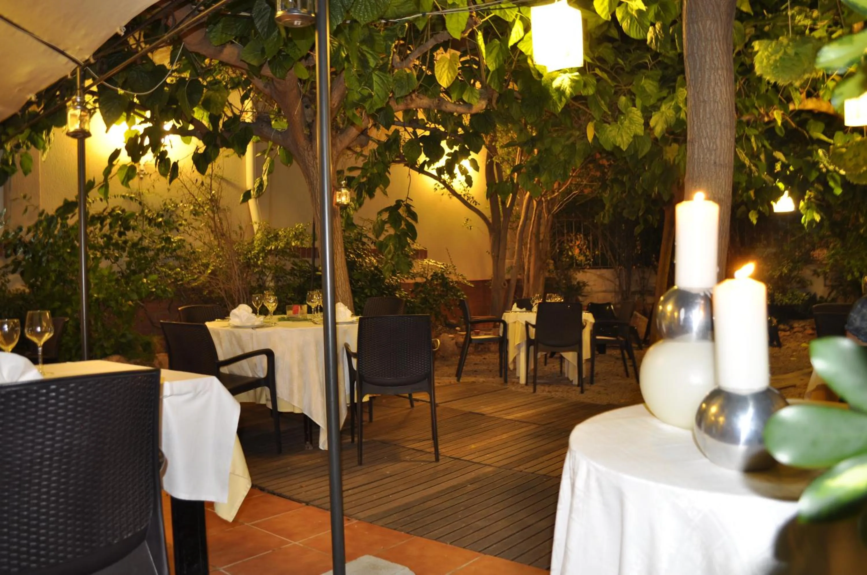 Patio in Hotel Restaurant Llansola