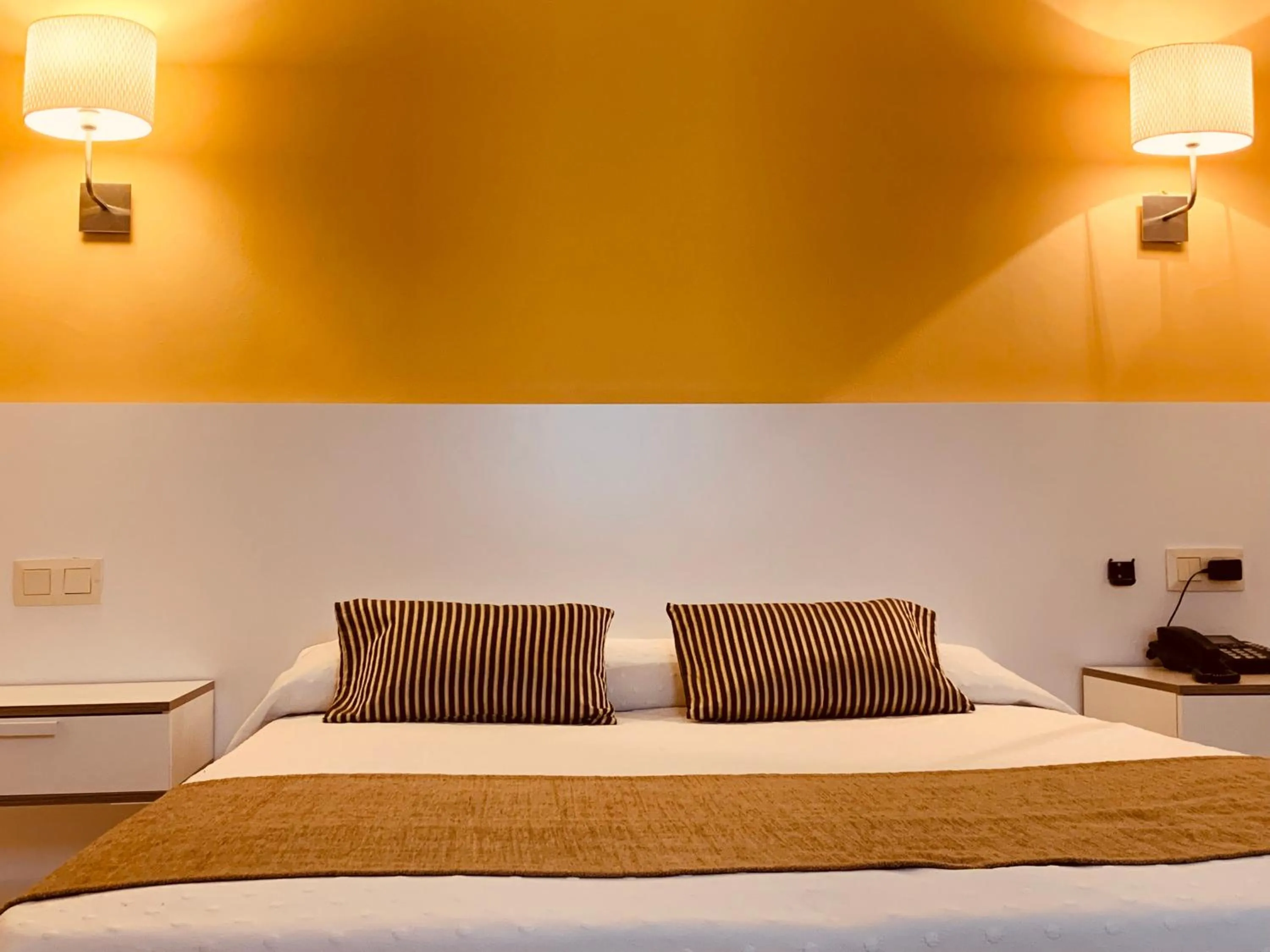 Bed in Hotel Restaurant Llansola