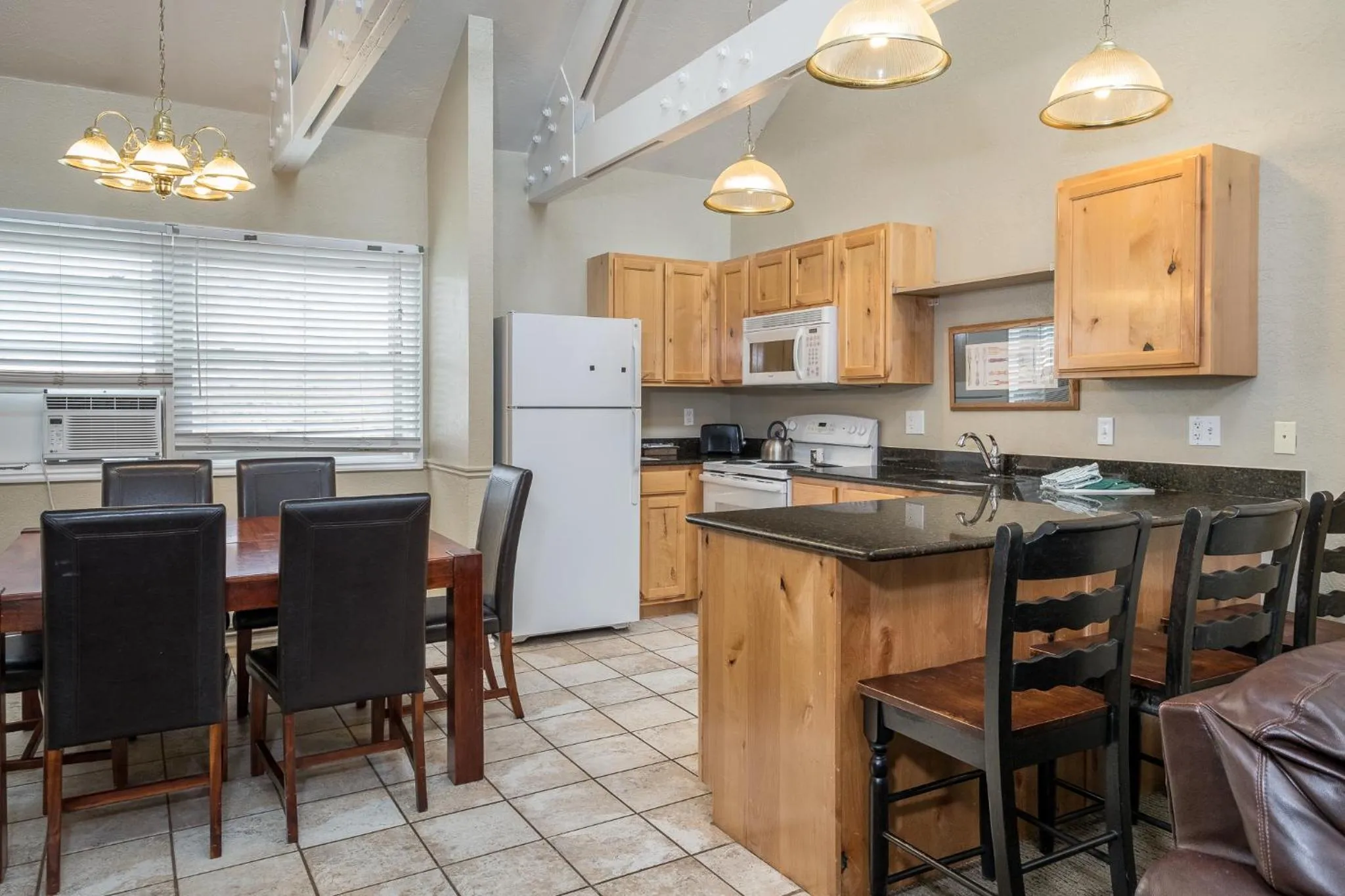 Kitchen or kitchenette in Sweetwater Lift Lodge