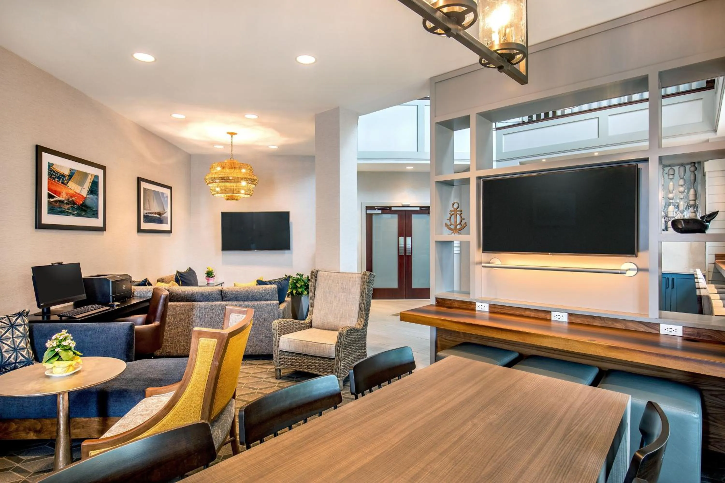 Lounge or bar in Sheraton Portsmouth Harborside Hotel