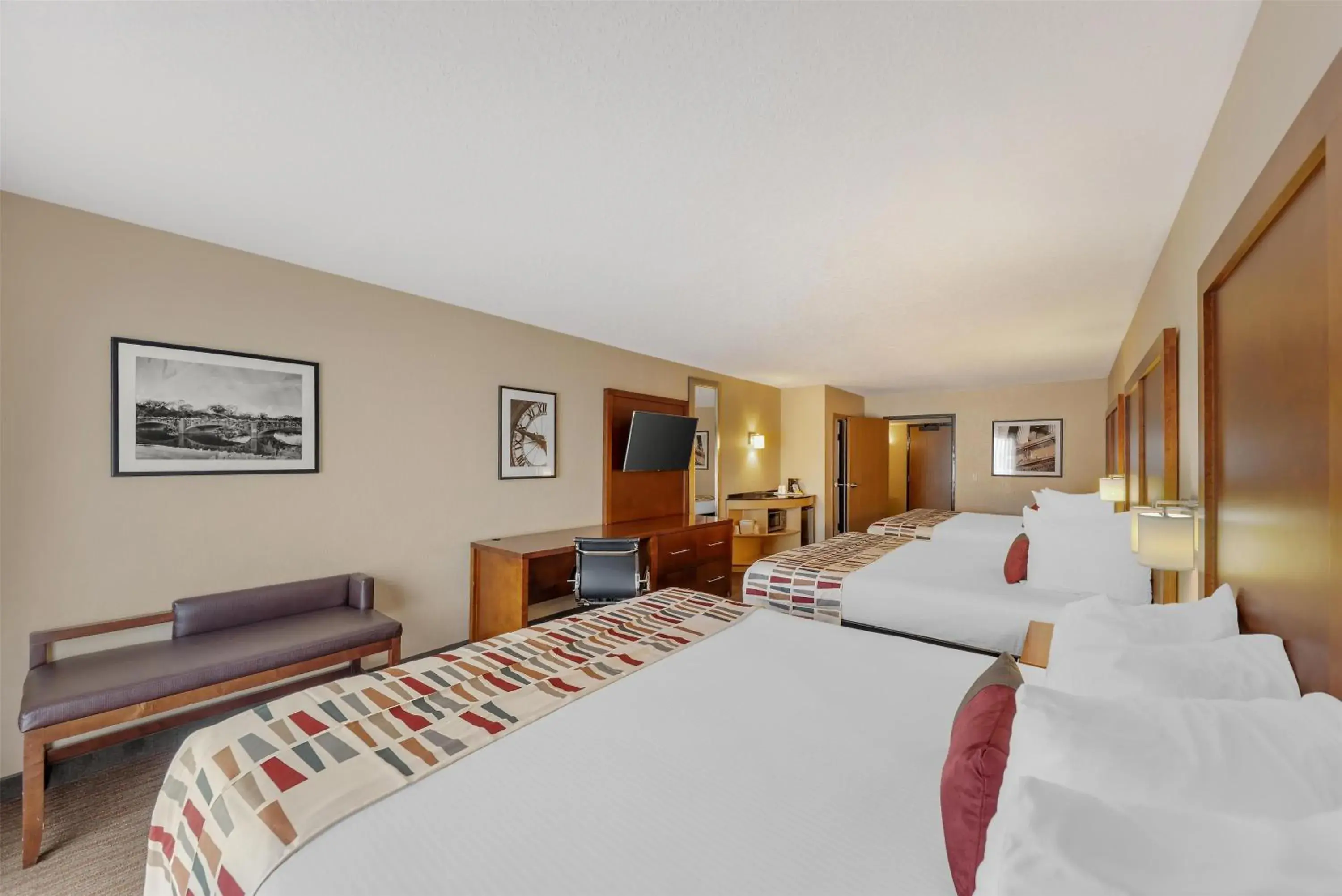 Photo of the whole room, Bed in Best Western Alamo Suites Photo of the whole room, Bed in Best Western Alamo Suites